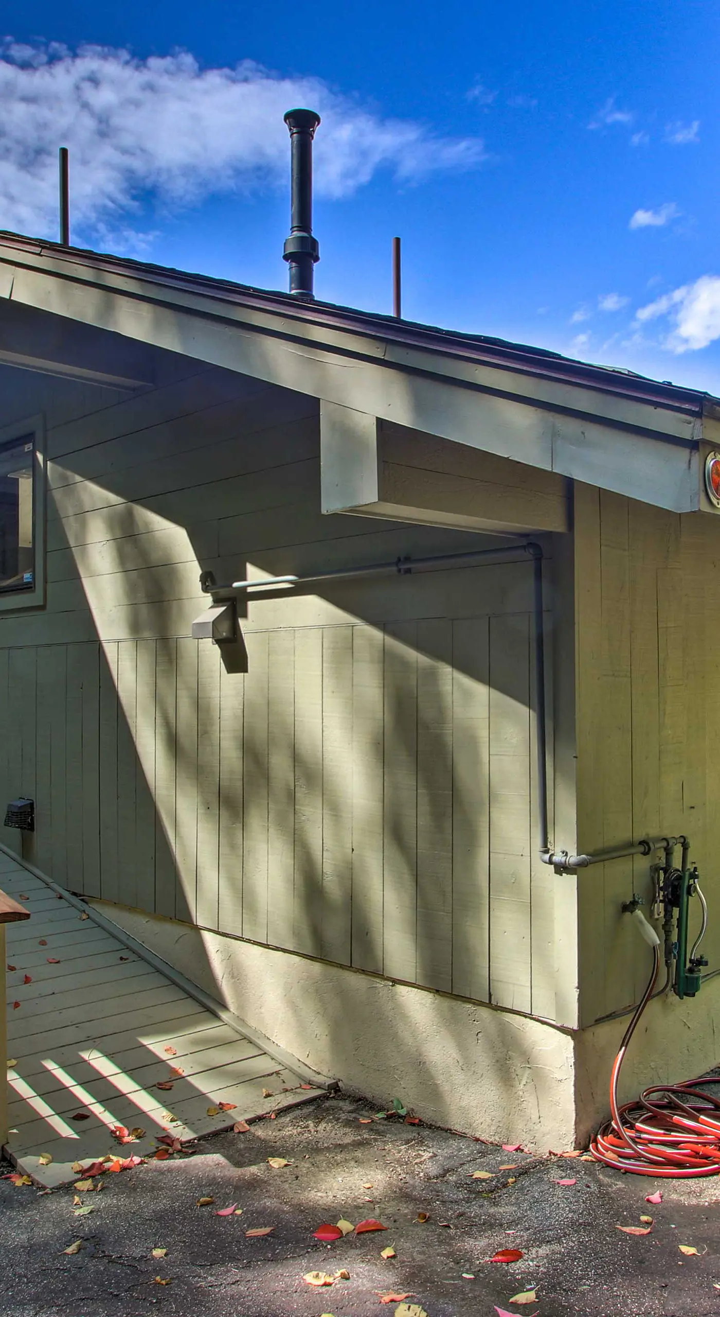 House w/ Balcony ~ 5 Mi to Cranmore Resort!
