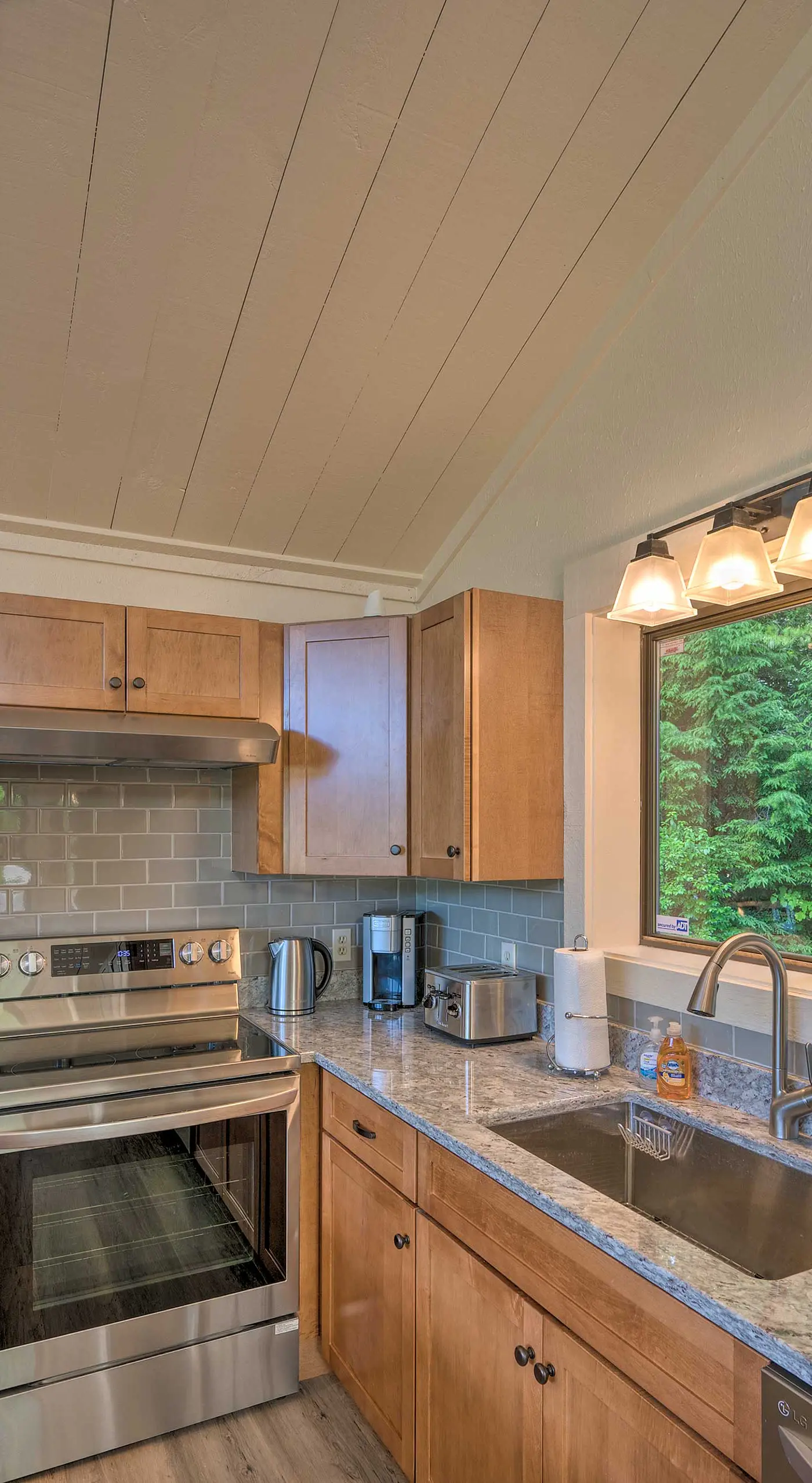 House w/ Balcony ~ 5 Mi to Cranmore Resort!