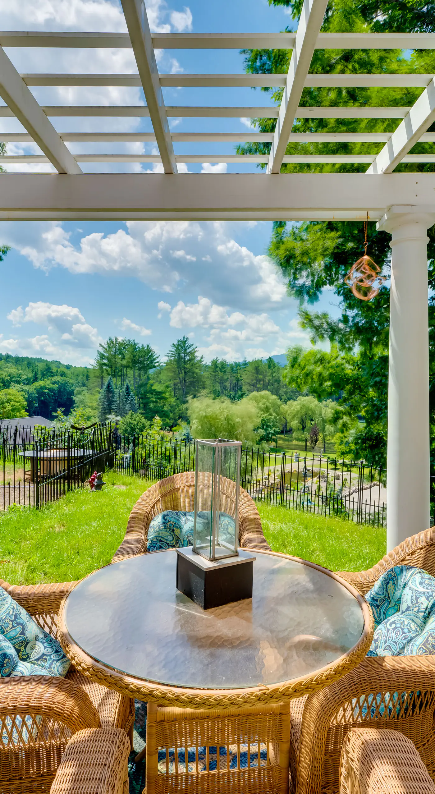 Mountain Views: Beautiful Nestlenook Farm Home!