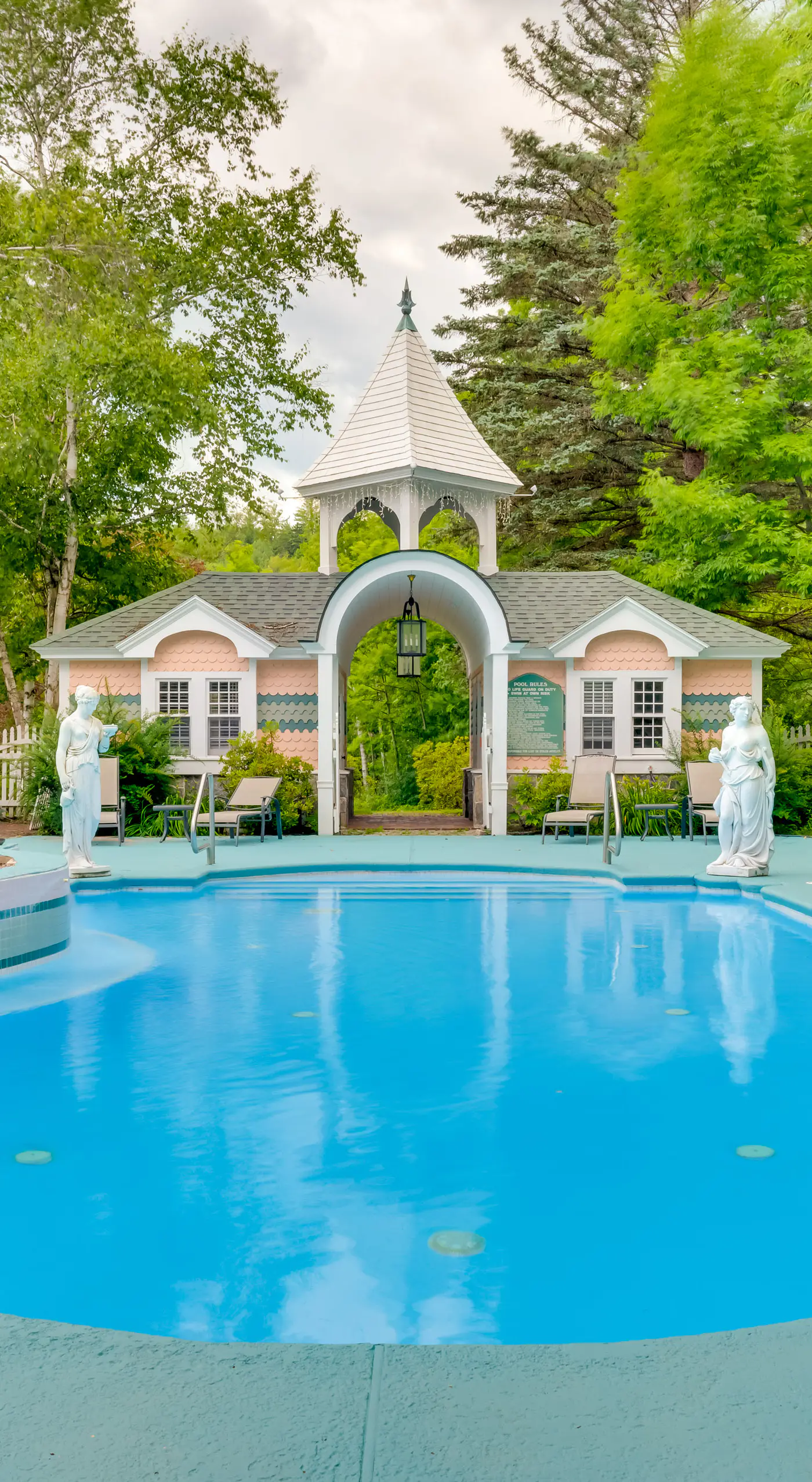 Mountain Views: Beautiful Nestlenook Farm Home!