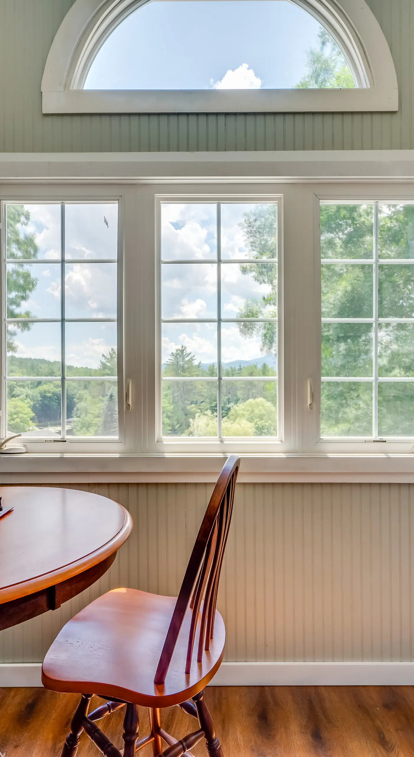 Mountain Views: Beautiful Nestlenook Farm Home!
