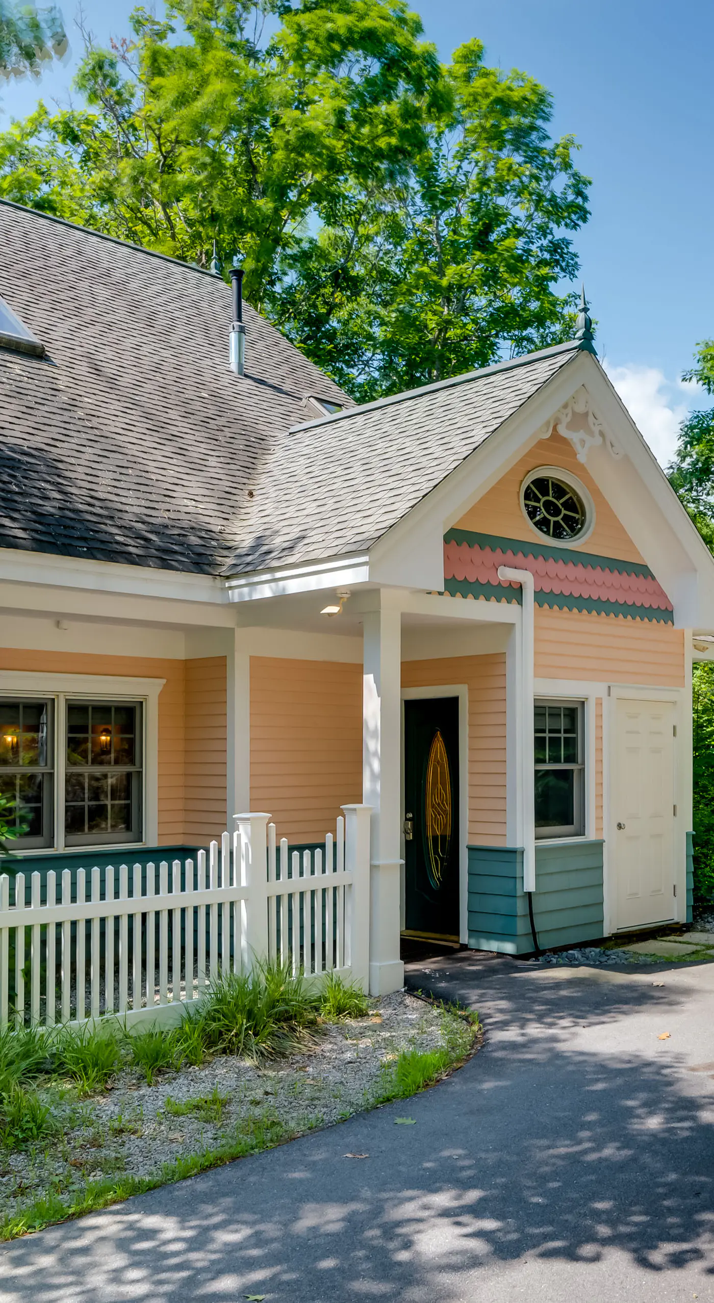 Mountain Views: Beautiful Nestlenook Farm Home!