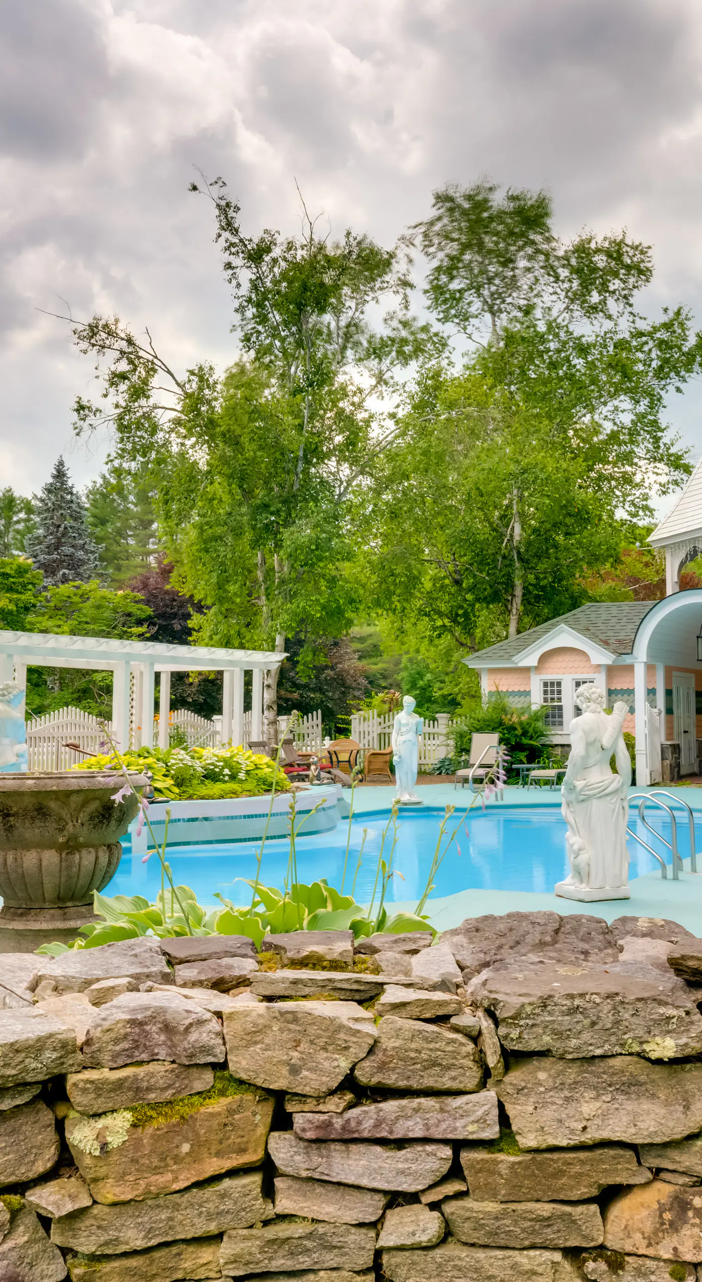 Mountain Views: Beautiful Nestlenook Farm Home!