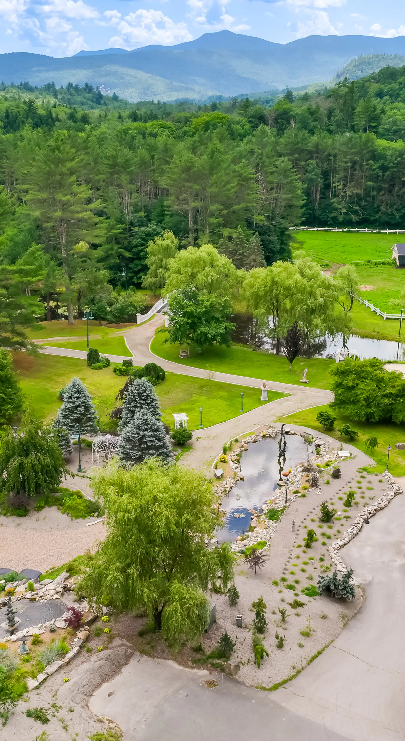 Mountain Views: Beautiful Nestlenook Farm Home!