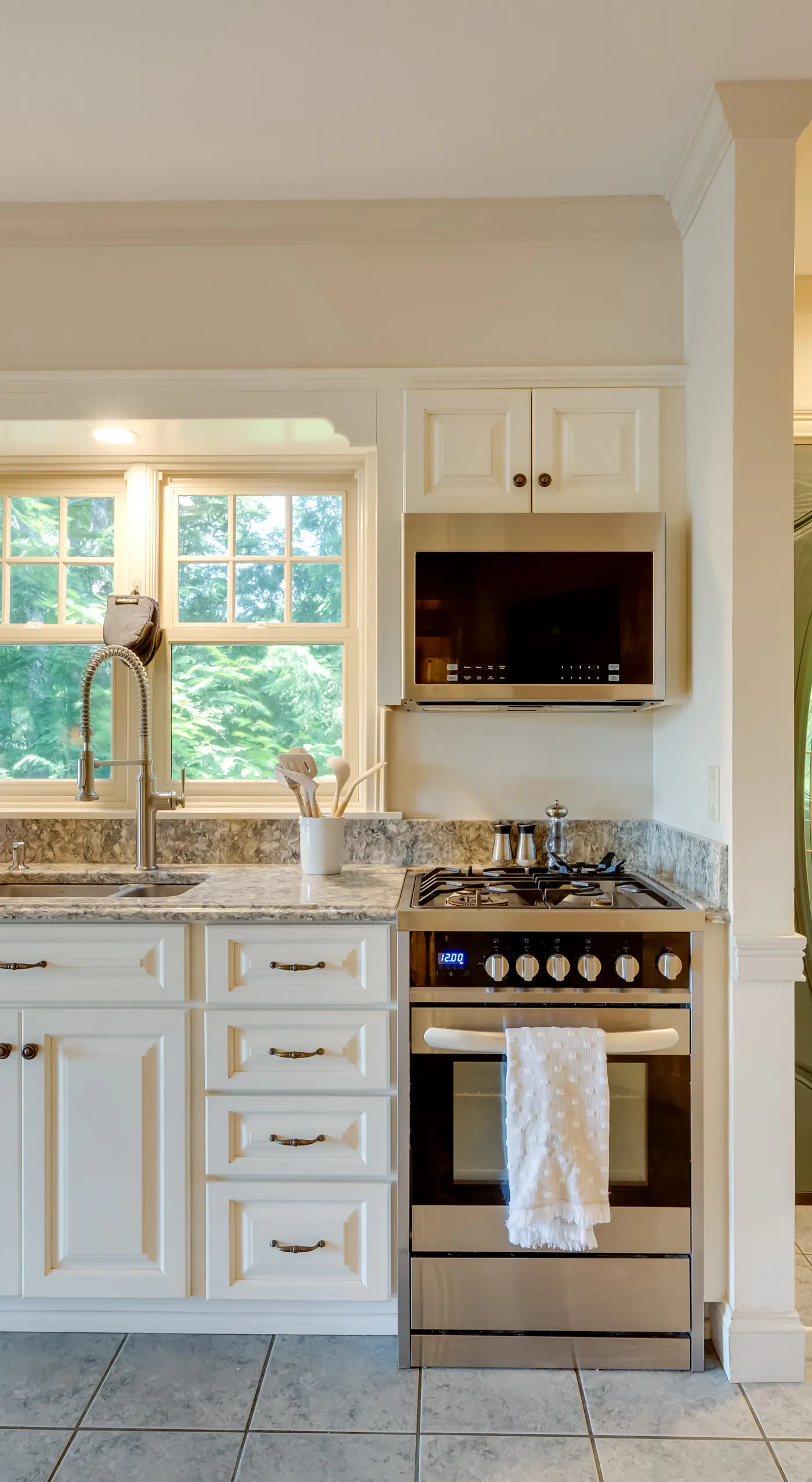 Mountain Views: Beautiful Nestlenook Farm Home!