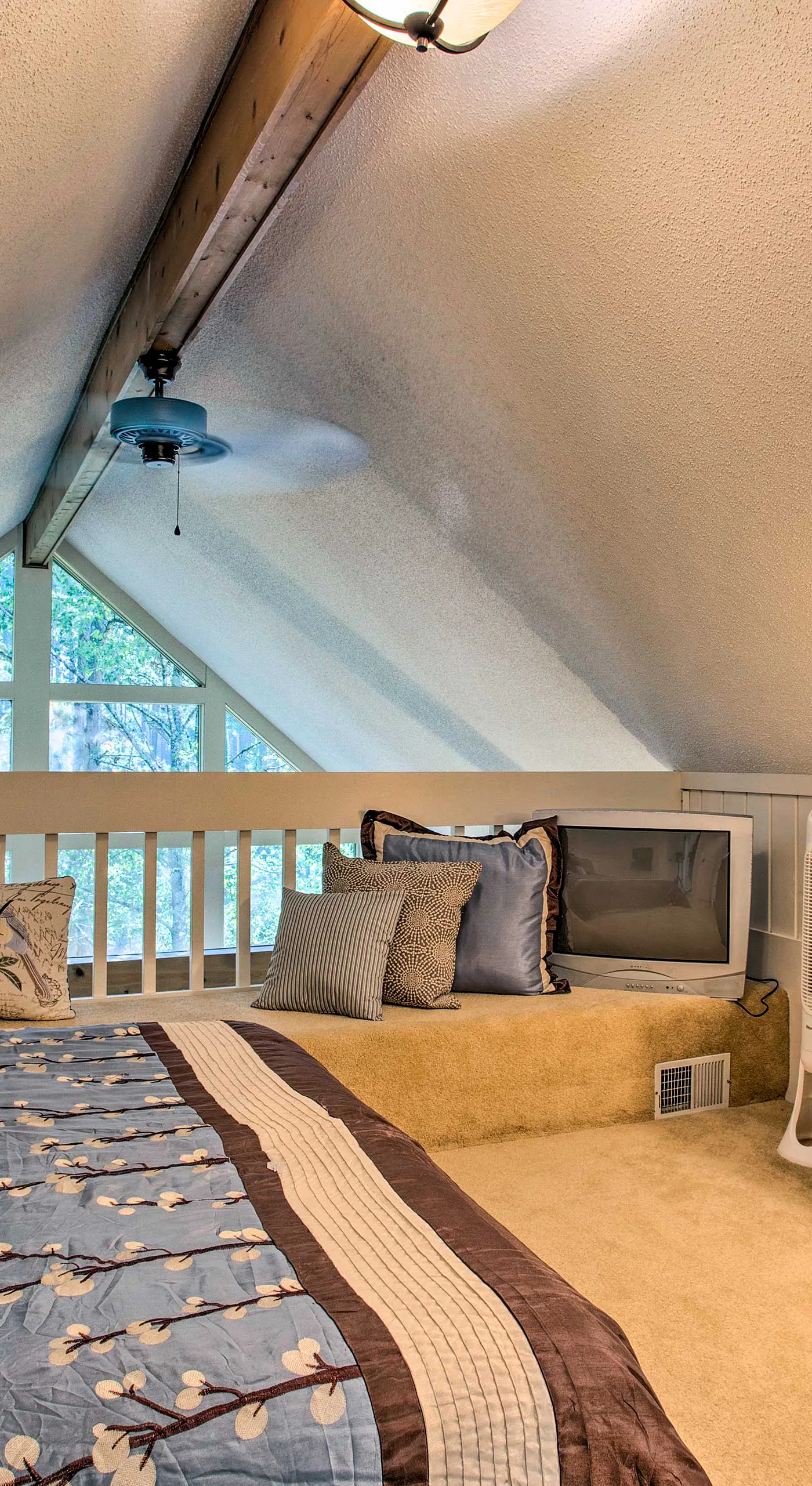 Keowee Keys Home w/ Mountains View & Lake Access!