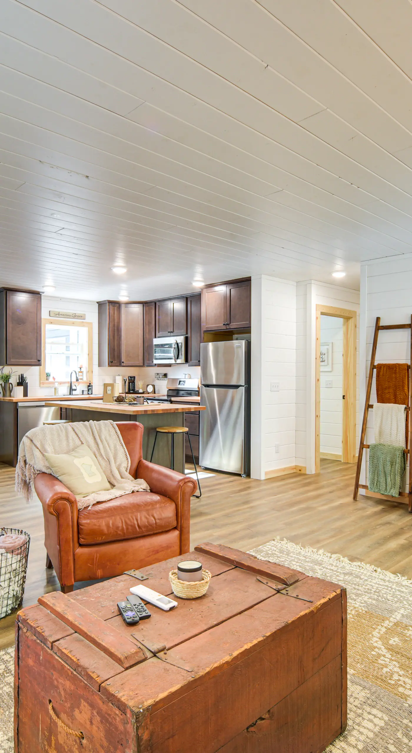 Lake Days, Links & Trails! Danbury Cottage