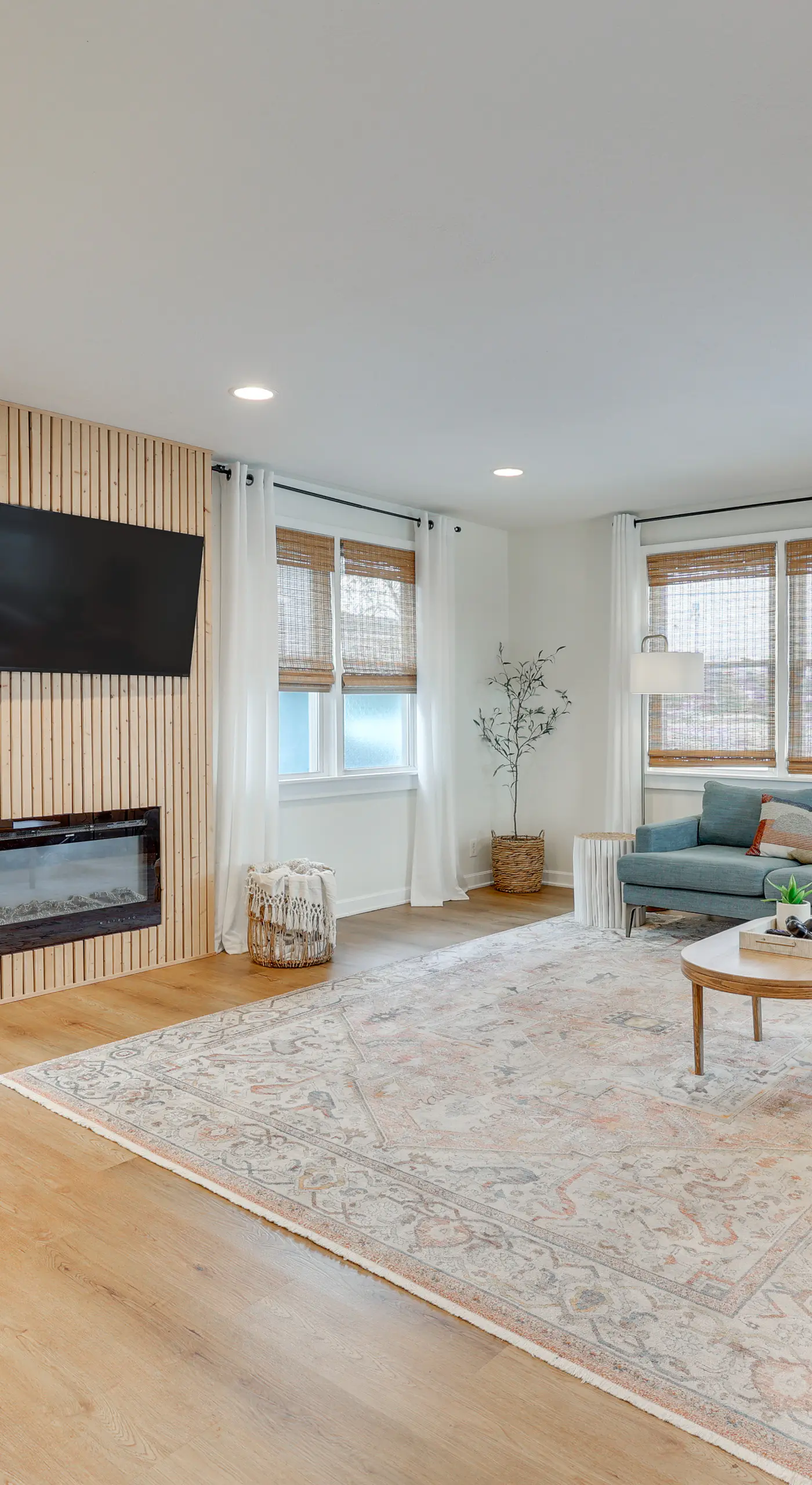 Patio & Lake Views: Family-Friendly Canton Retreat