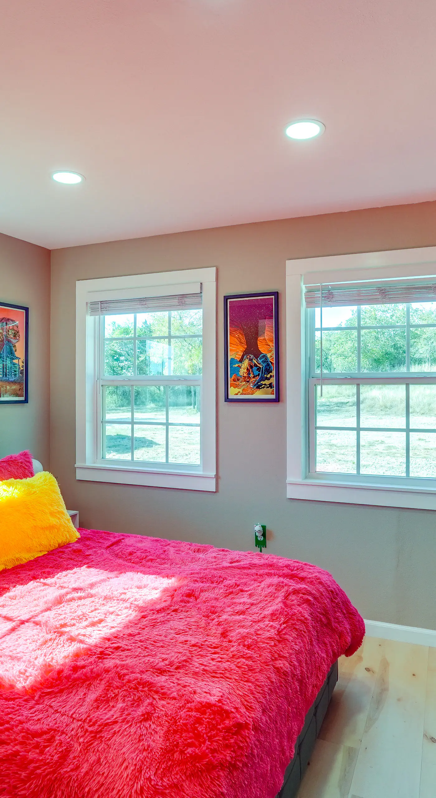 'Galactikitty' - Quirky Cabin Near Lake Brownwood!
