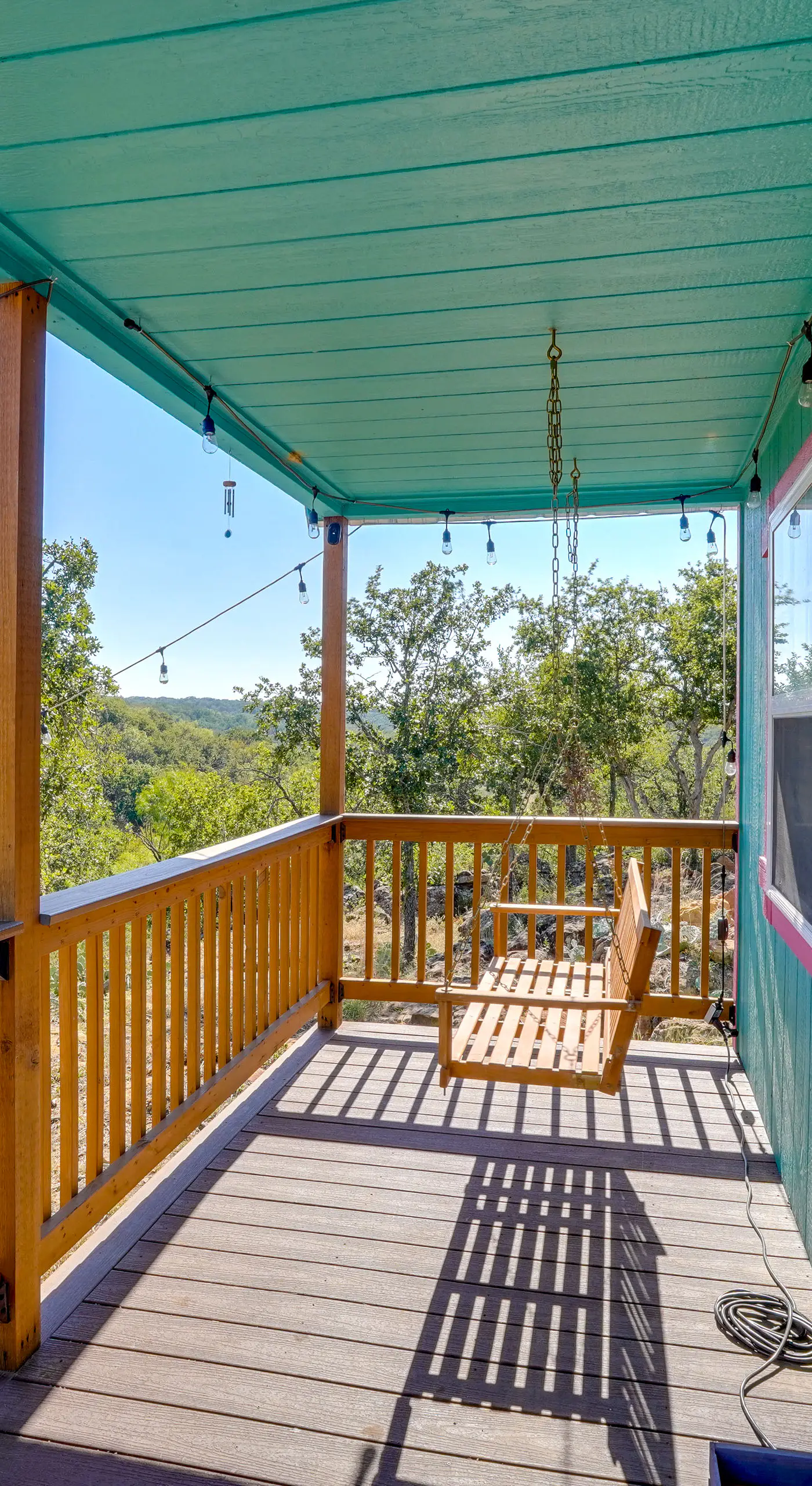 'Galactikitty' - Quirky Cabin Near Lake Brownwood!