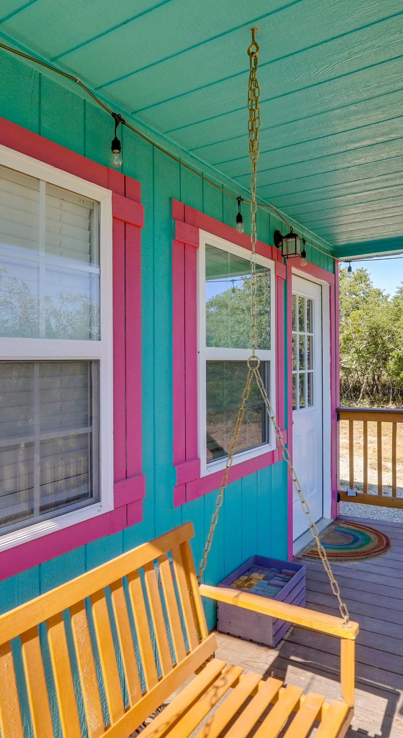 'Galactikitty' - Quirky Cabin Near Lake Brownwood!