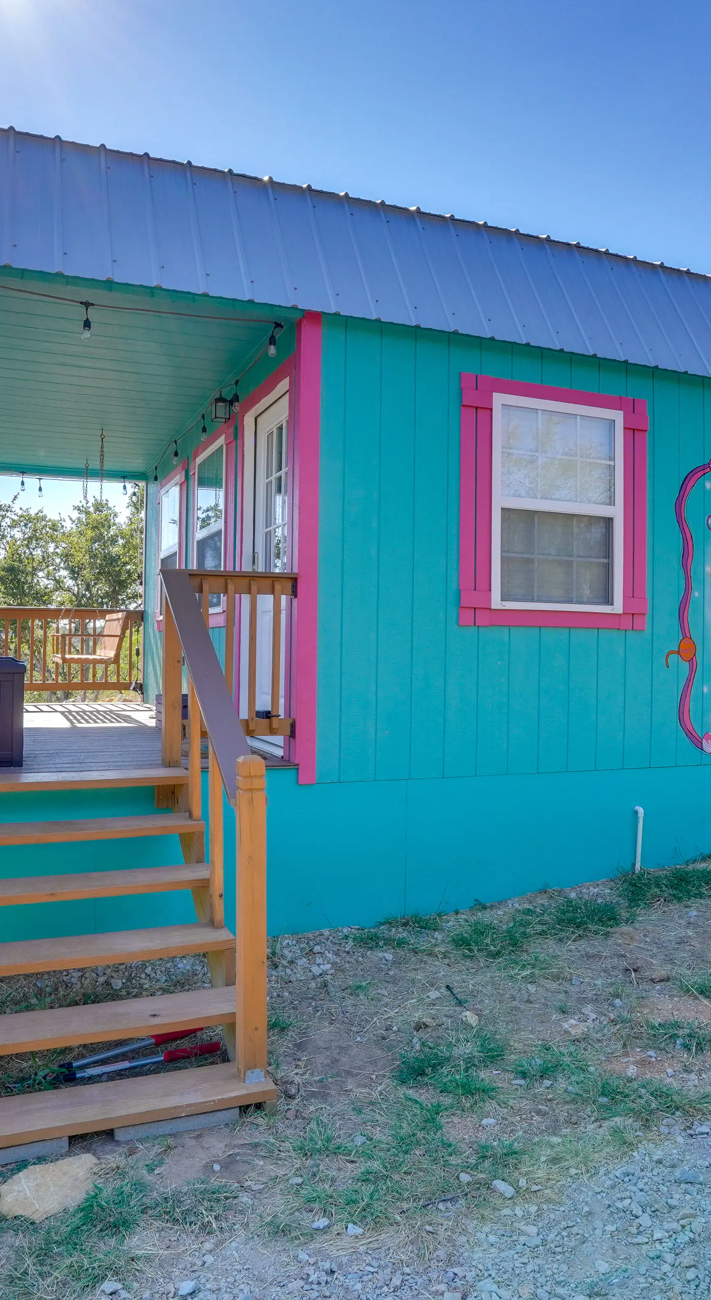'Galactikitty' - Quirky Cabin Near Lake Brownwood!