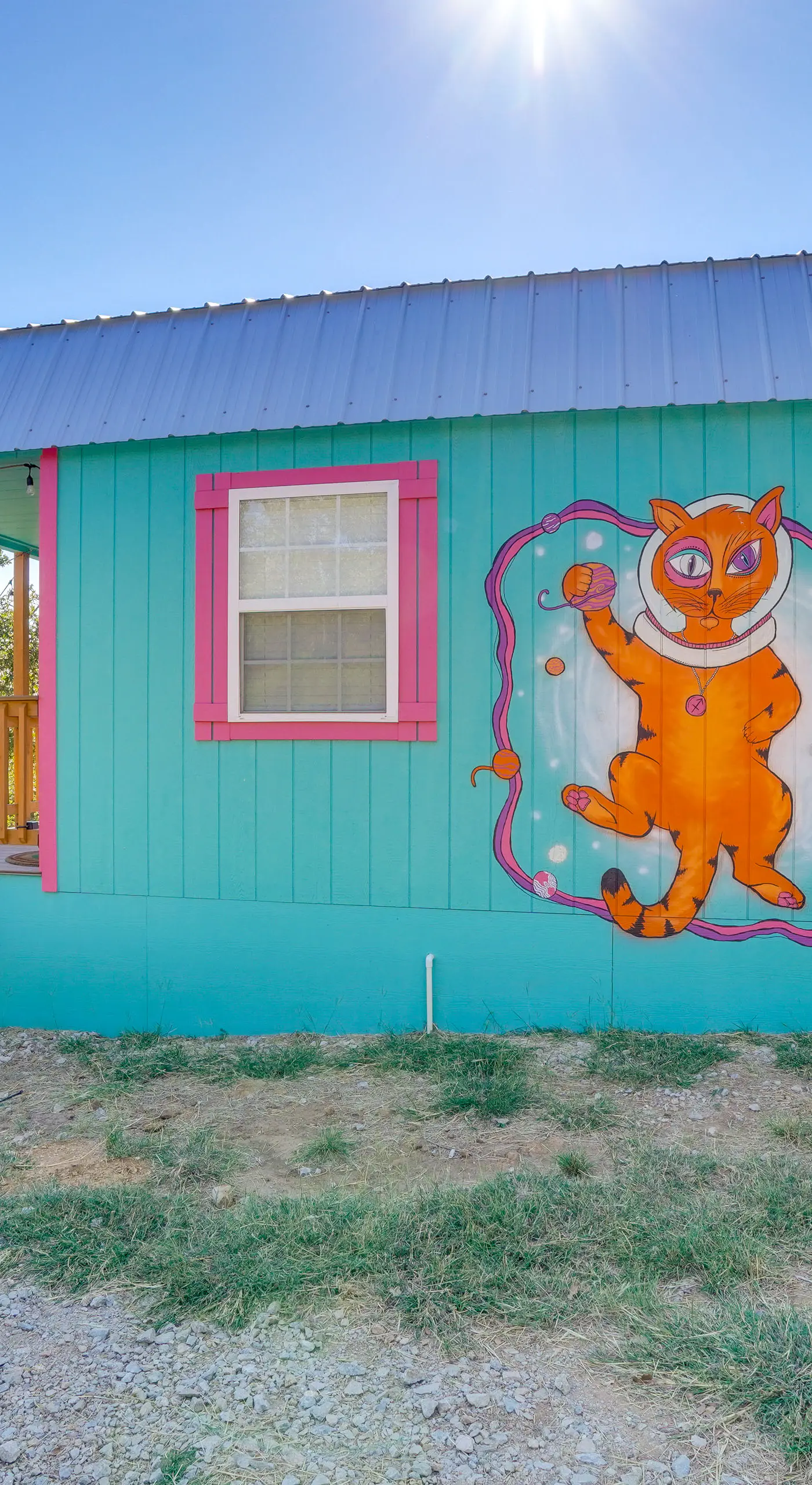 'Galactikitty' - Quirky Cabin Near Lake Brownwood!