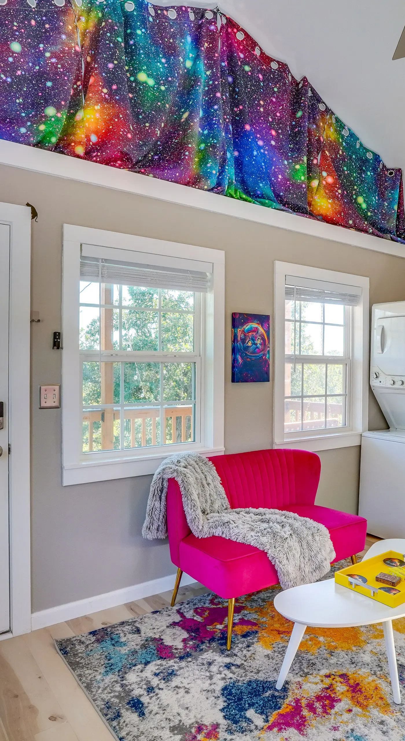 'Galactikitty' - Quirky Cabin Near Lake Brownwood!
