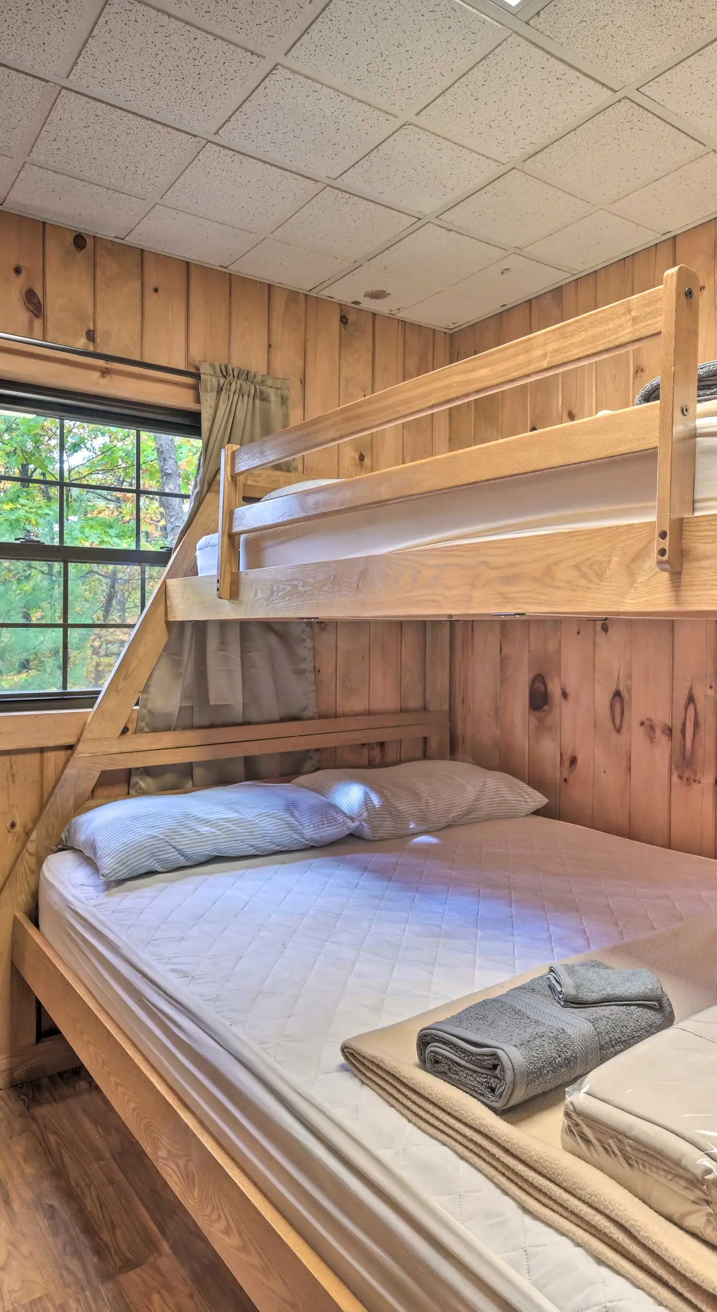 1 Mi to Raystown Lake: 'Clint Eastwood' Cabin