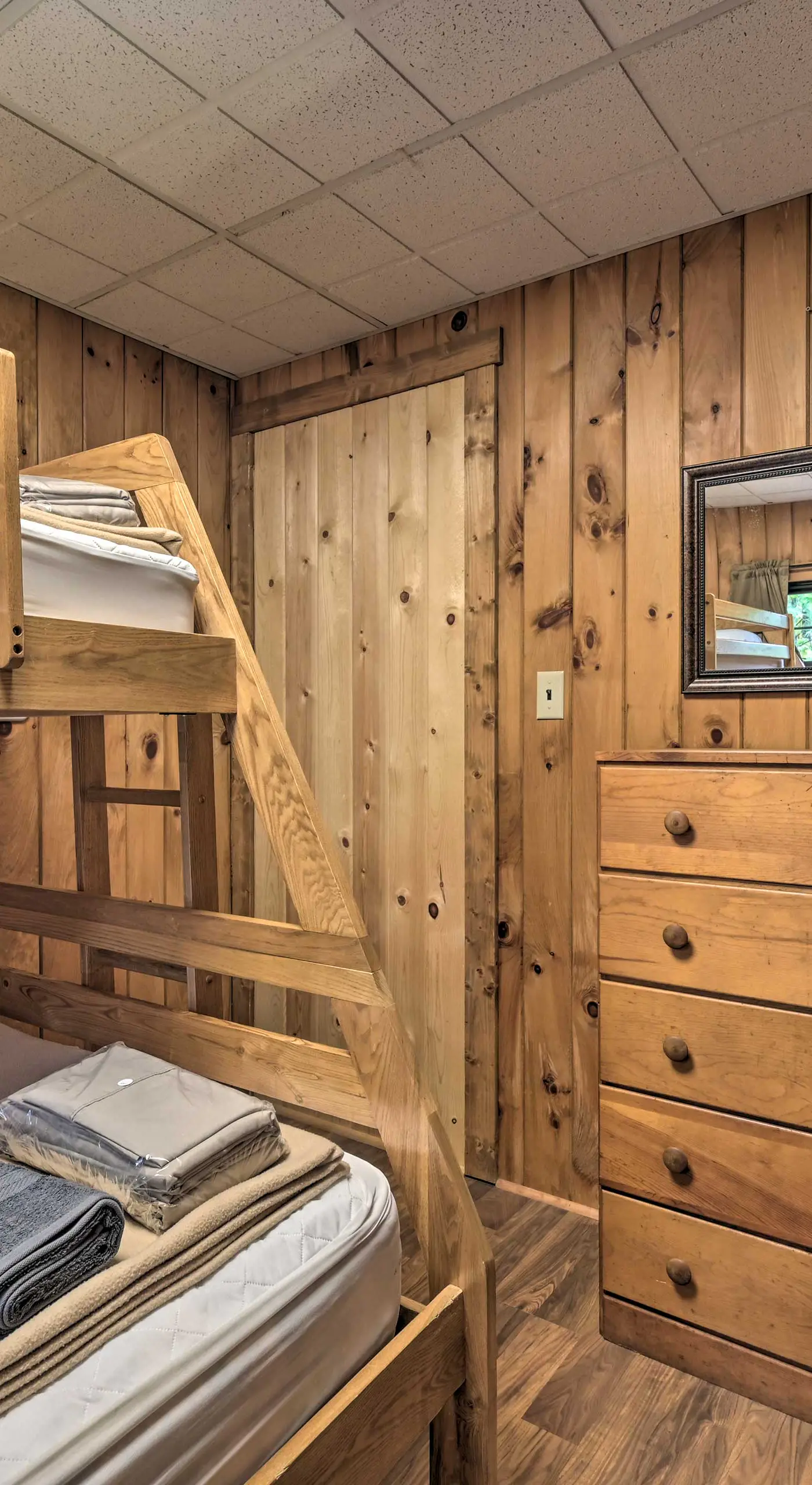 1 Mi to Raystown Lake: 'Clint Eastwood' Cabin