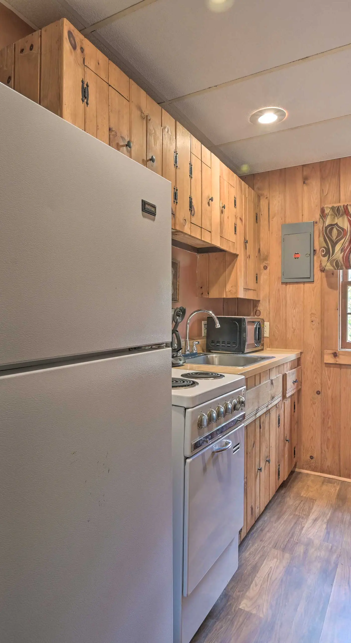 1 Mi to Raystown Lake: 'Clint Eastwood' Cabin