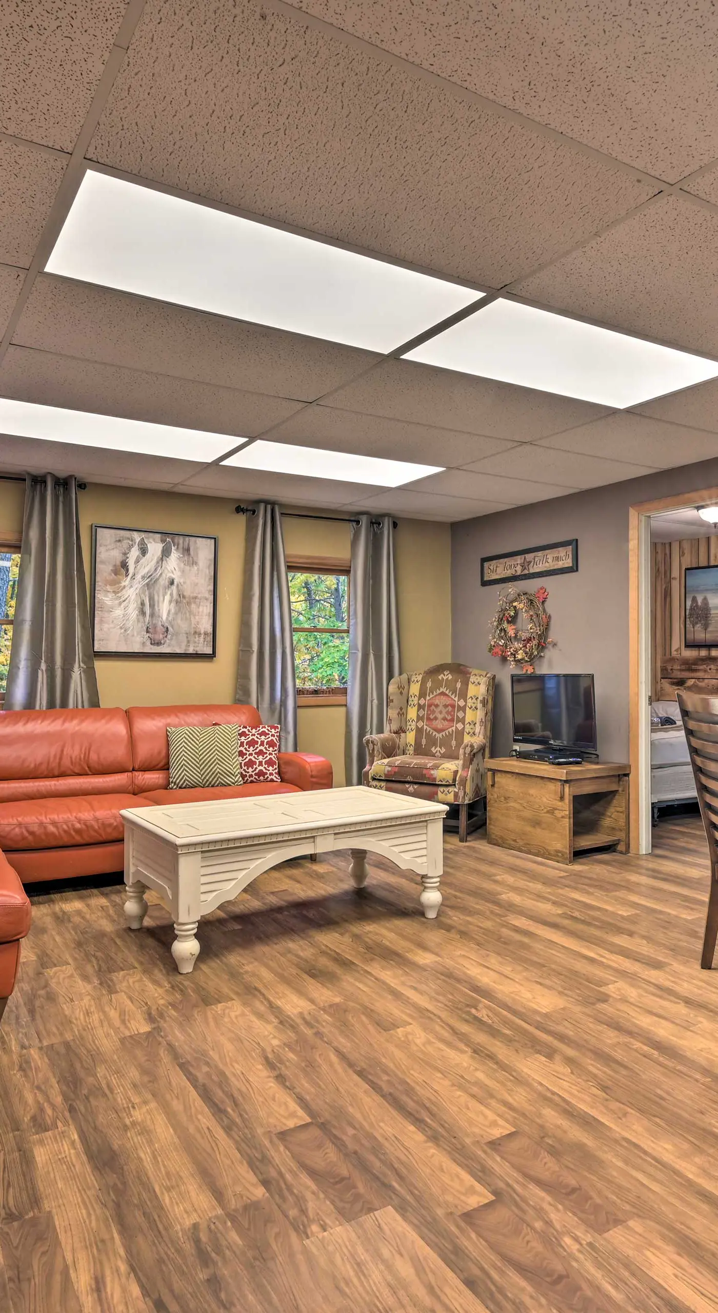 ‘John Wayne' Apartment - Deck, BBQ, Horses On-Site