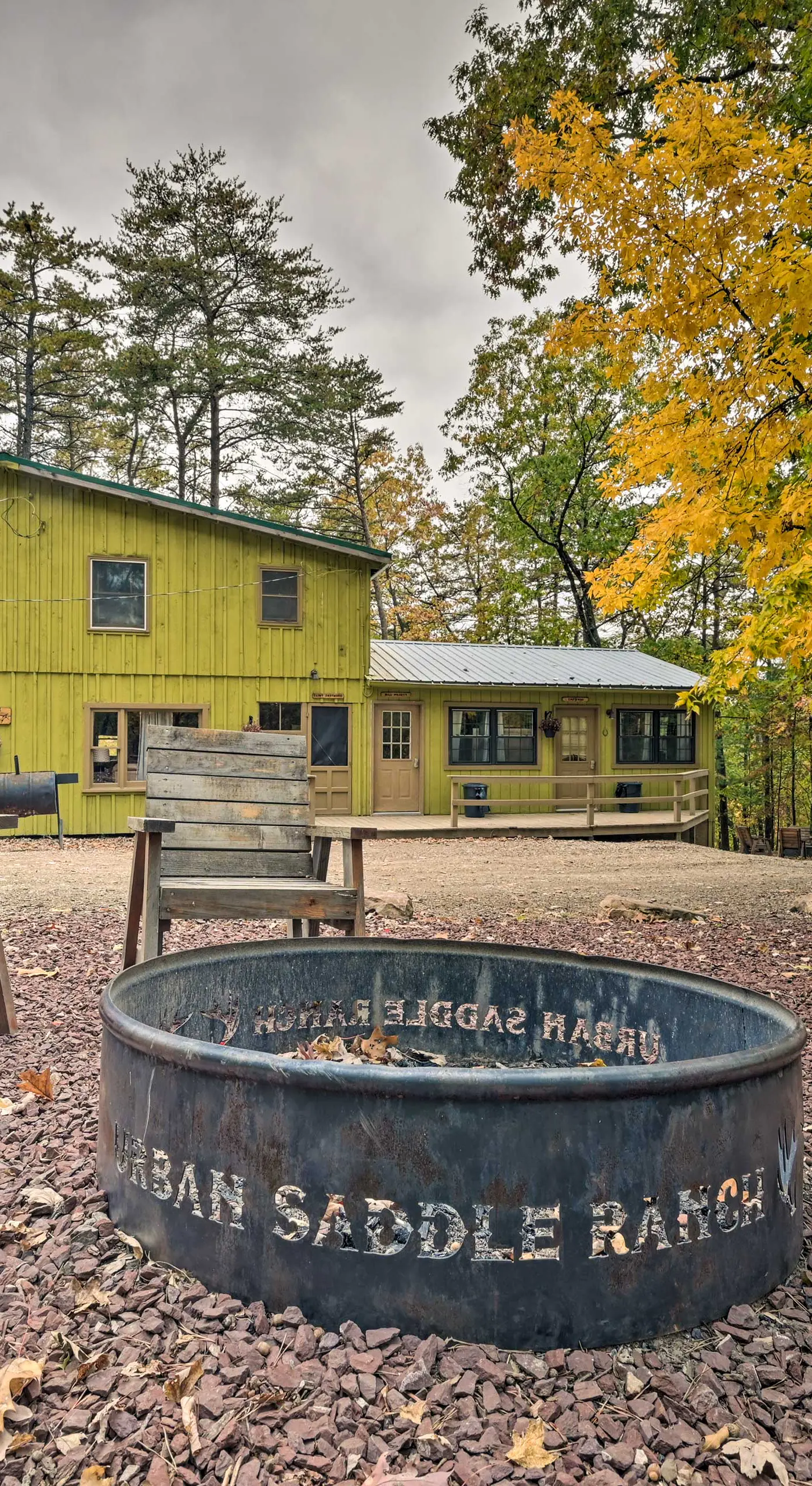 ‘John Wayne' Apartment - Deck, BBQ, Horses On-Site