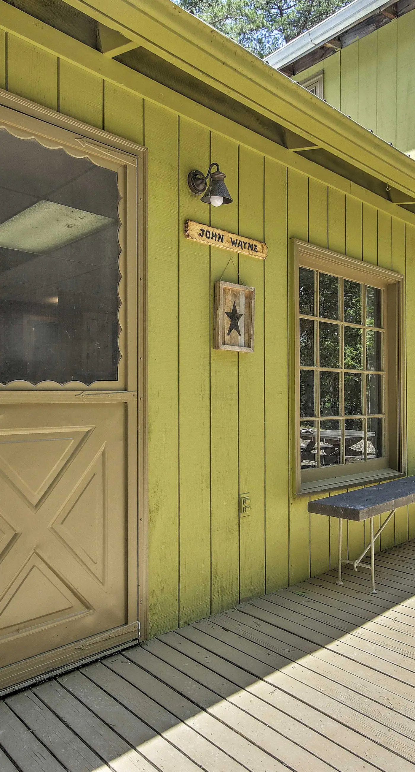 ‘John Wayne' Apartment - Deck, BBQ, Horses On-Site