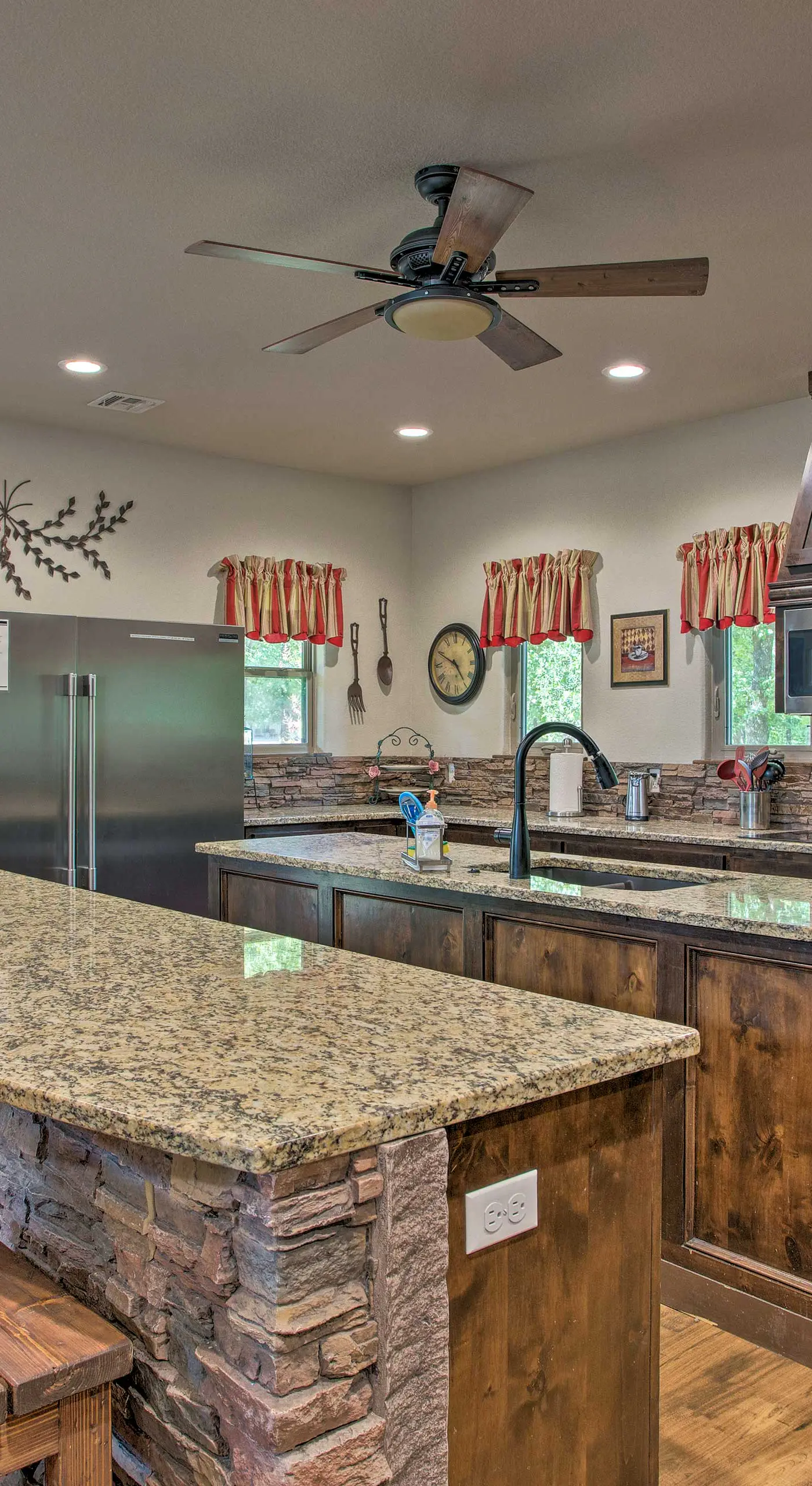 All-Encompassing Family Retreat Near Lake Texoma!