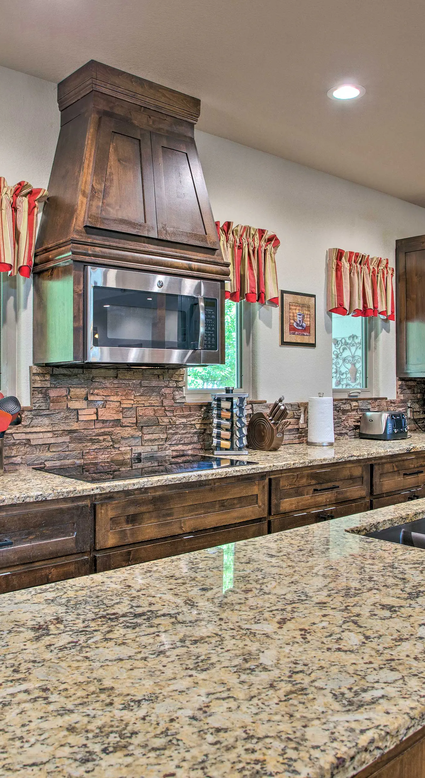 All-Encompassing Family Retreat Near Lake Texoma!