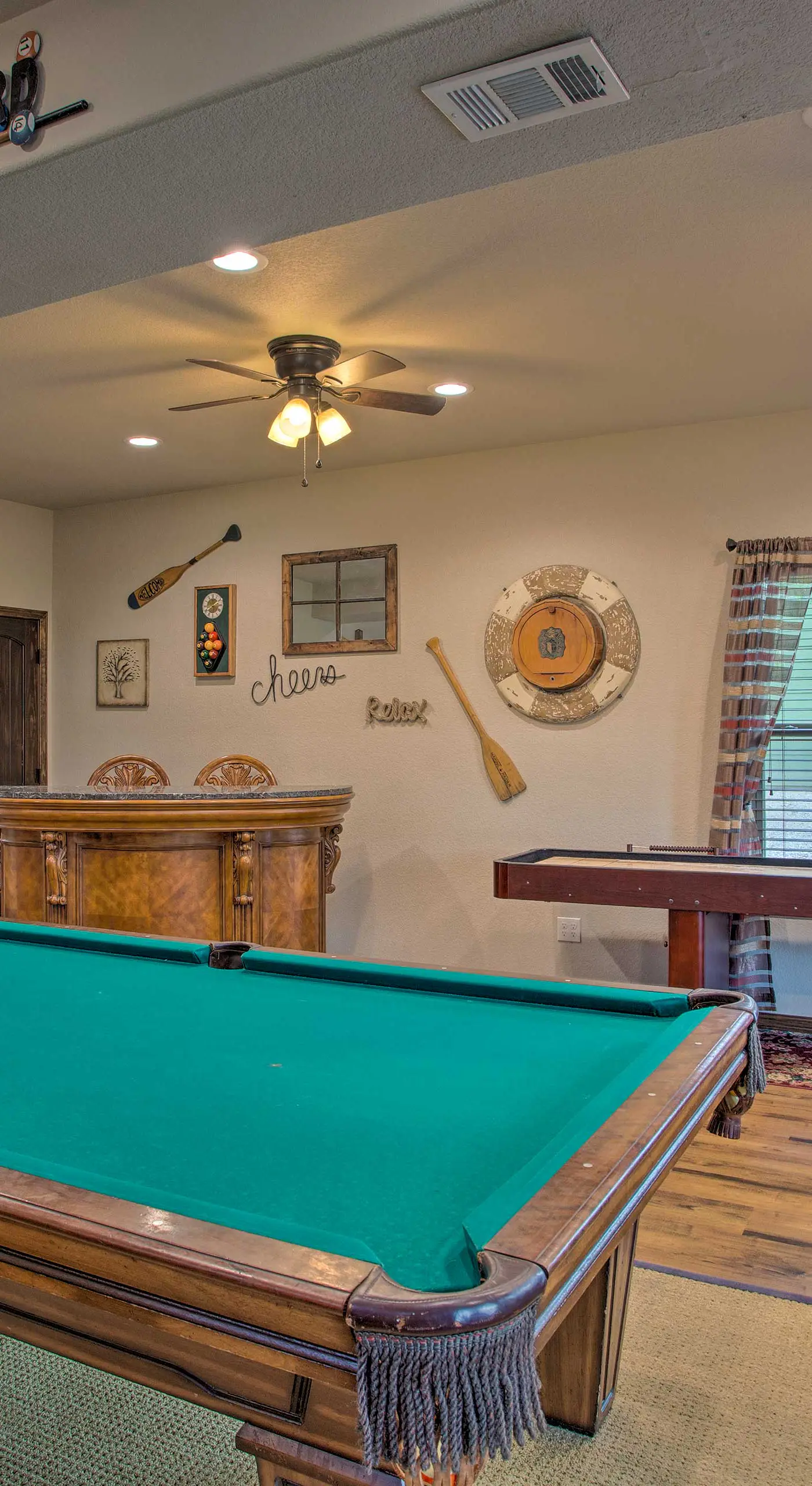 All-Encompassing Family Retreat Near Lake Texoma!