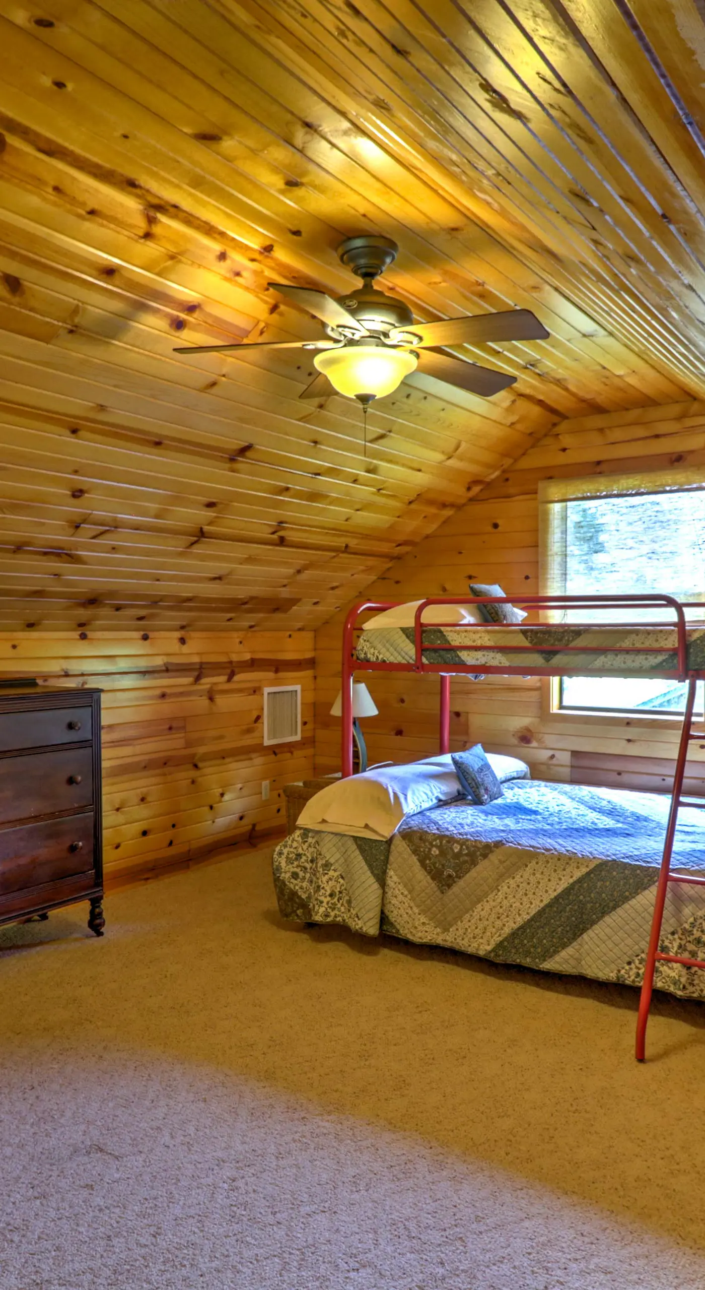 Dream Valley Mountain View Cabin w/ Covered Porch!