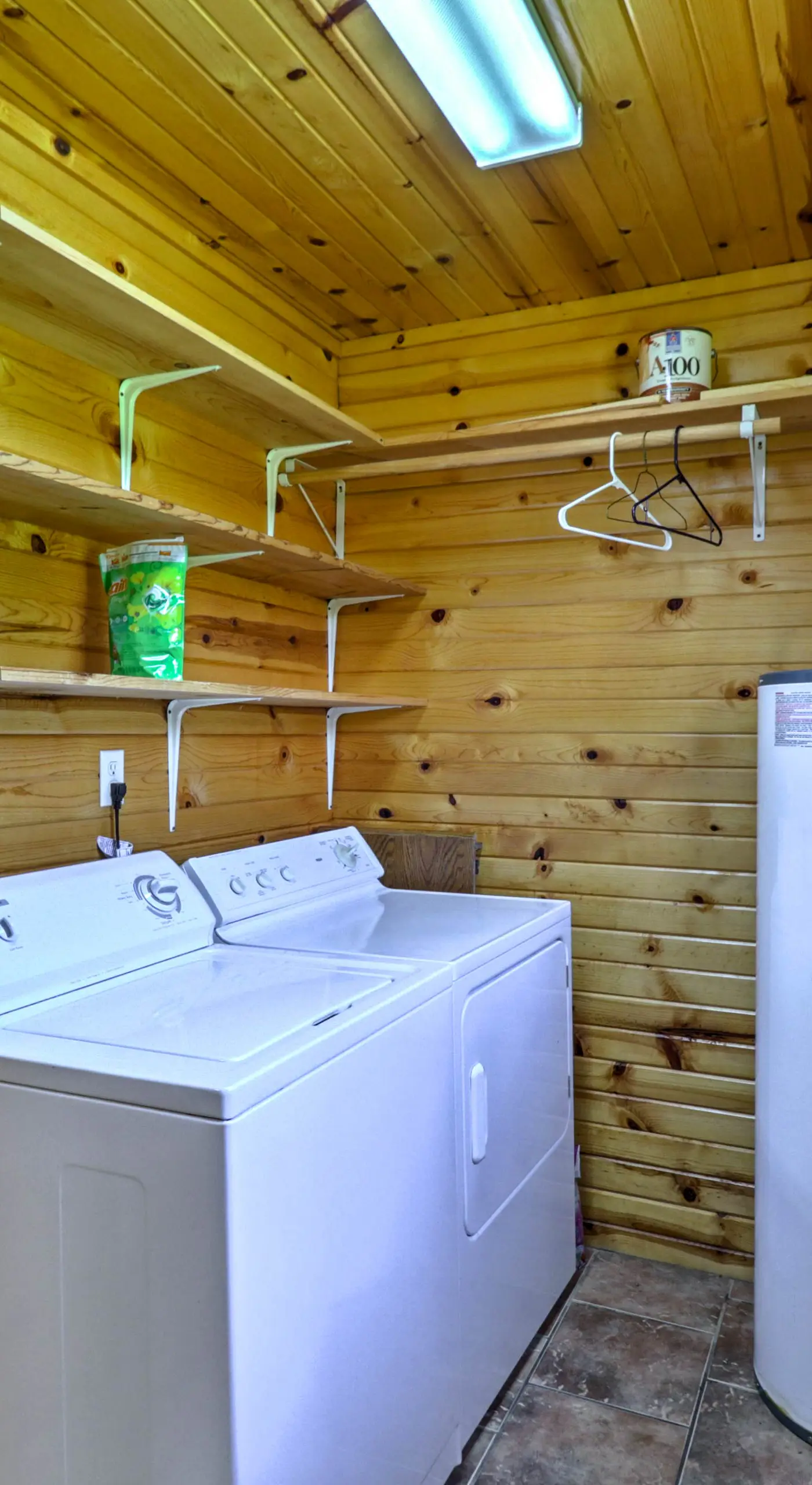 Dream Valley Mountain View Cabin w/ Covered Porch!