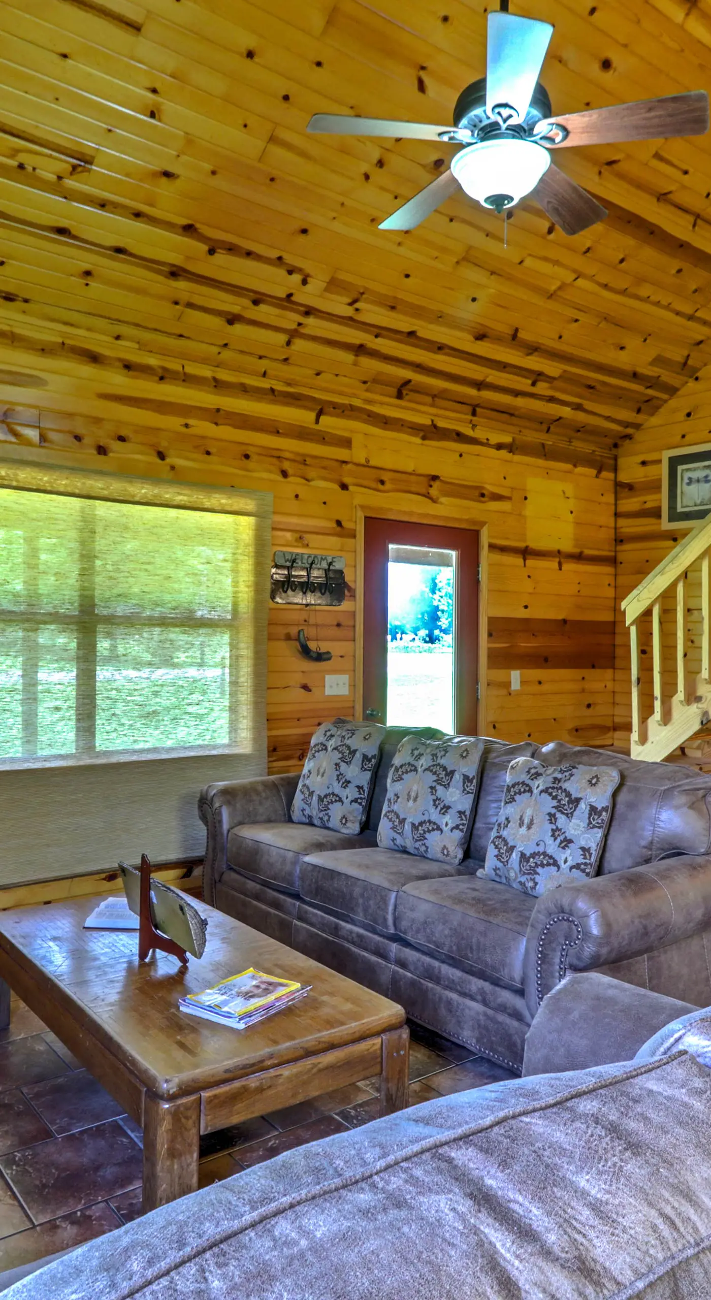Dream Valley Mountain View Cabin w/ Covered Porch!