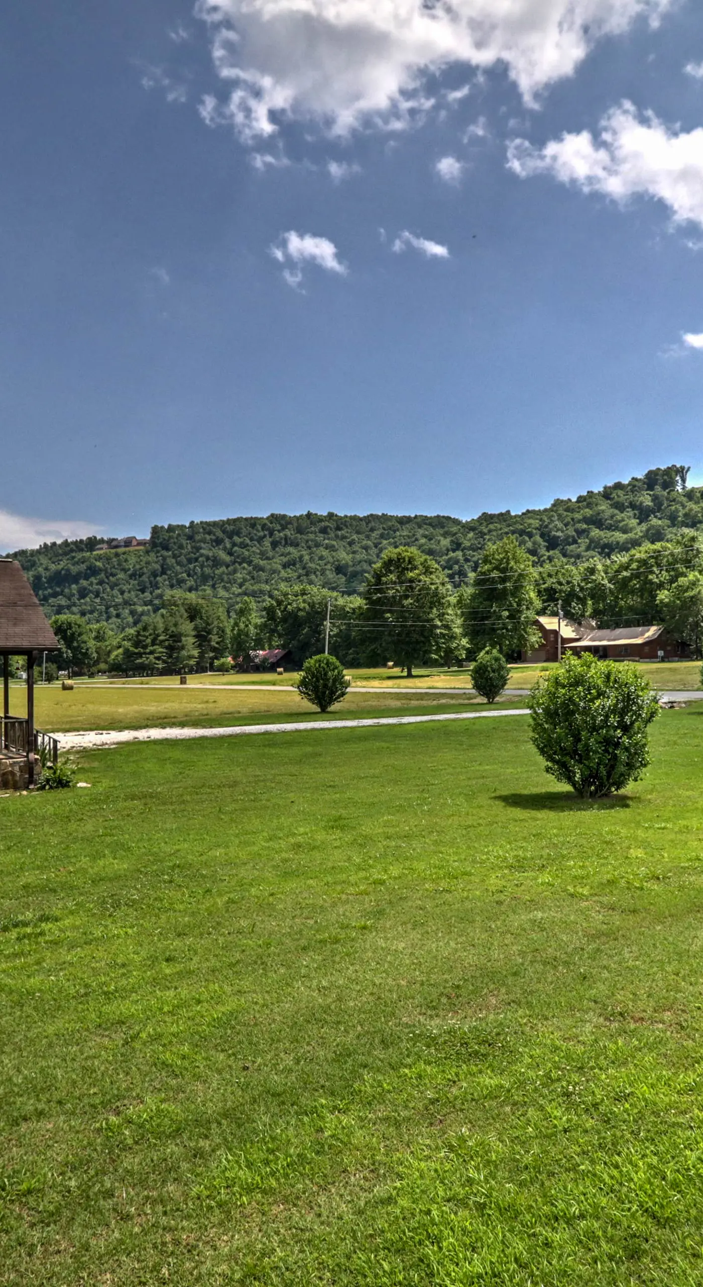 Dream Valley Mountain View Cabin w/ Covered Porch!