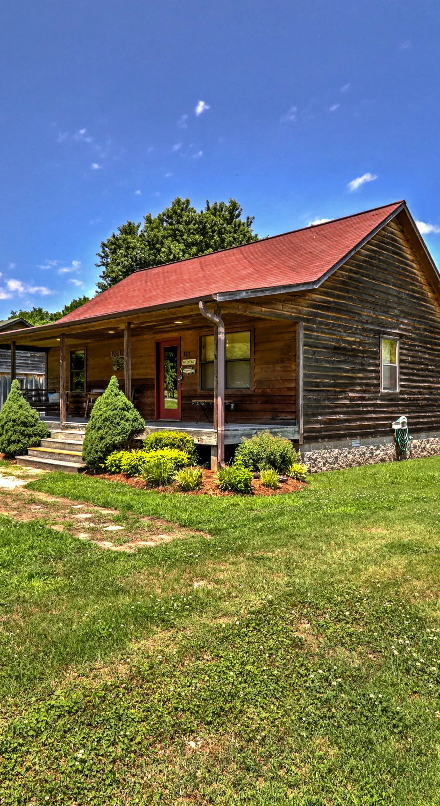 Dream Valley Mountain View Cabin w/ Covered Porch!