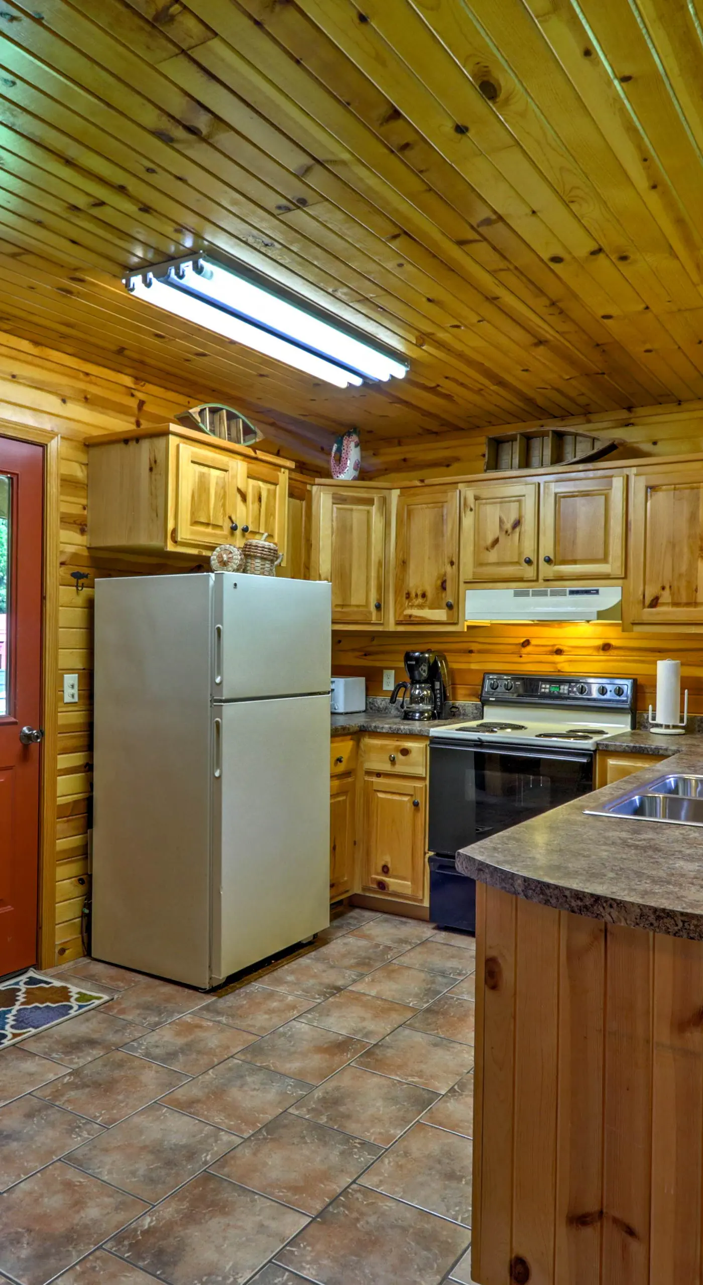 Dream Valley Mountain View Cabin w/ Covered Porch!