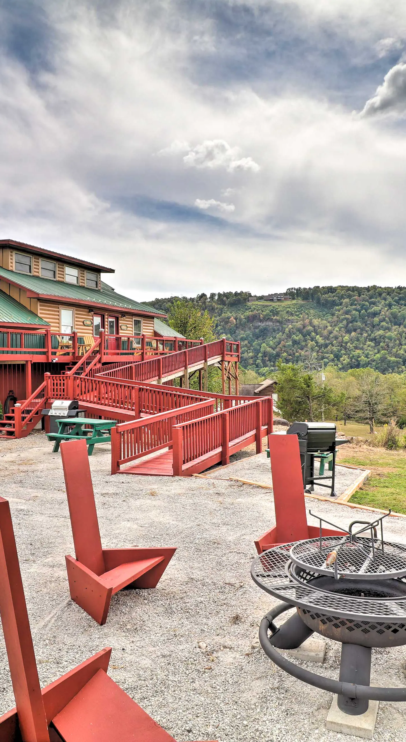 Mountain View Escape - 1 Mile to White River!