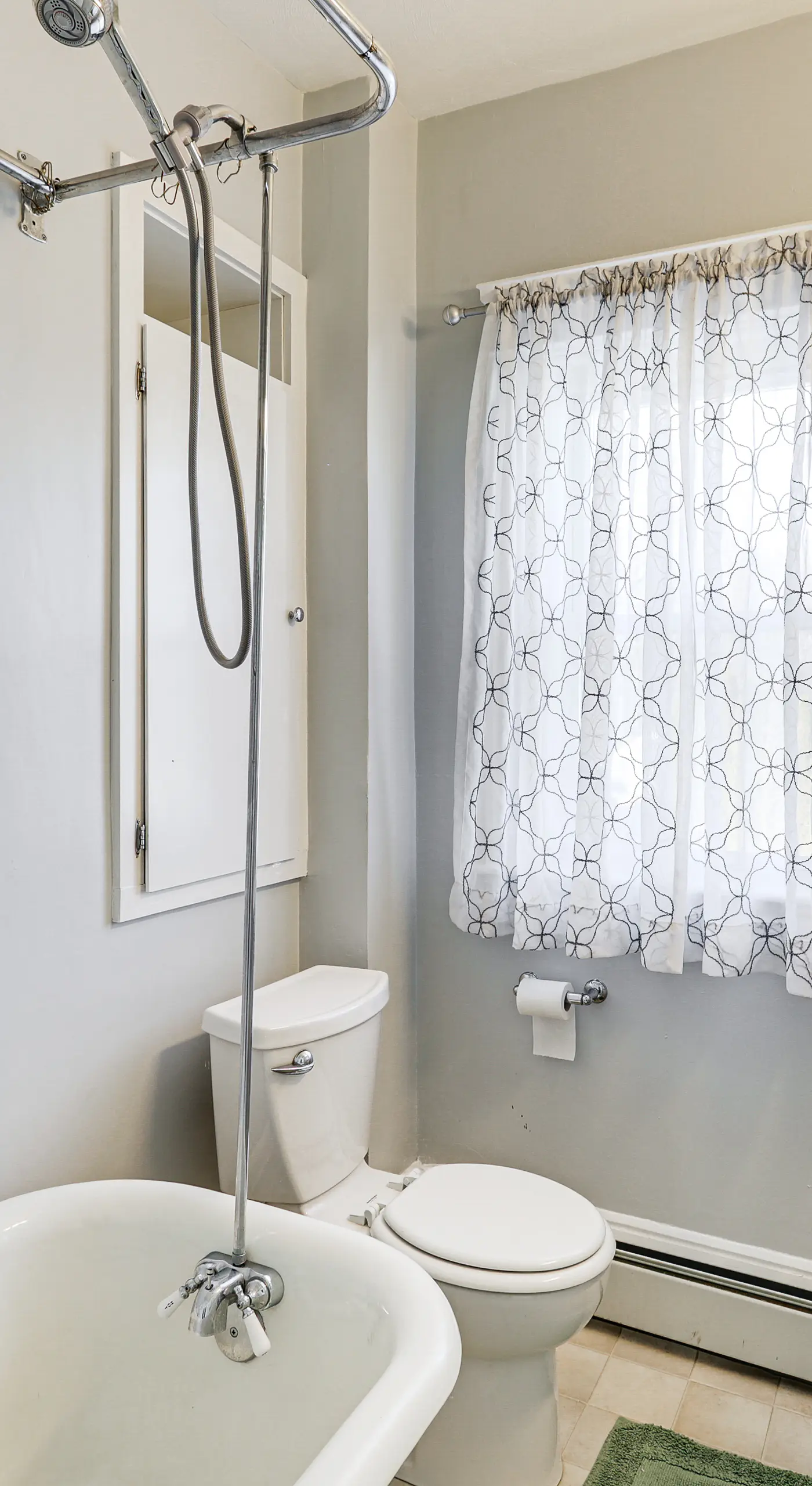 5 Mi to Brown U: Pet-Friendly Apt, Walk to Dining!