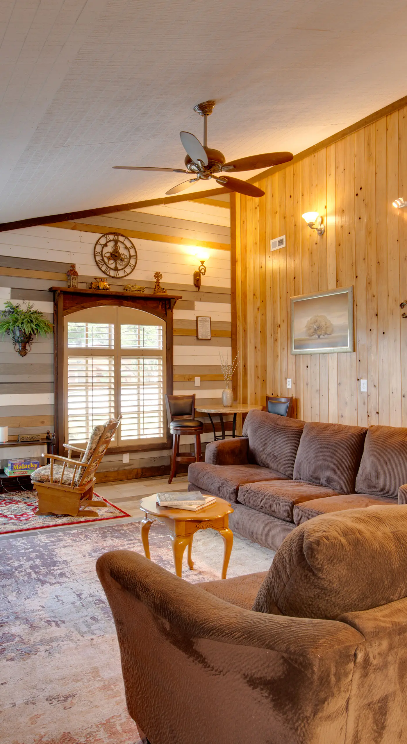 'Cedar Pointe' - Peaceful Lake Cabin in Odessa