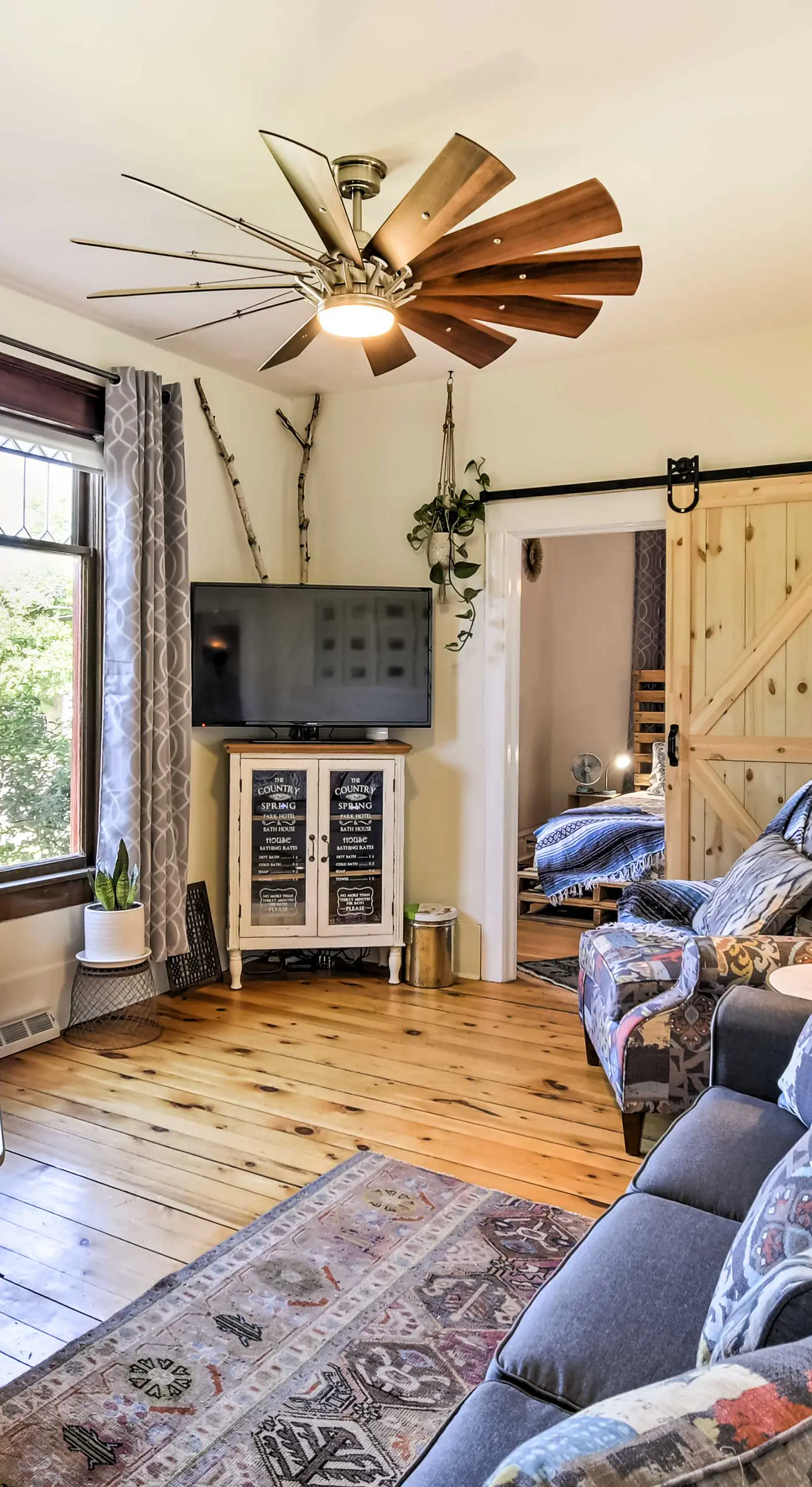 Walk to Dtwn Shops & Eats: Sturgeon Bay Retreat