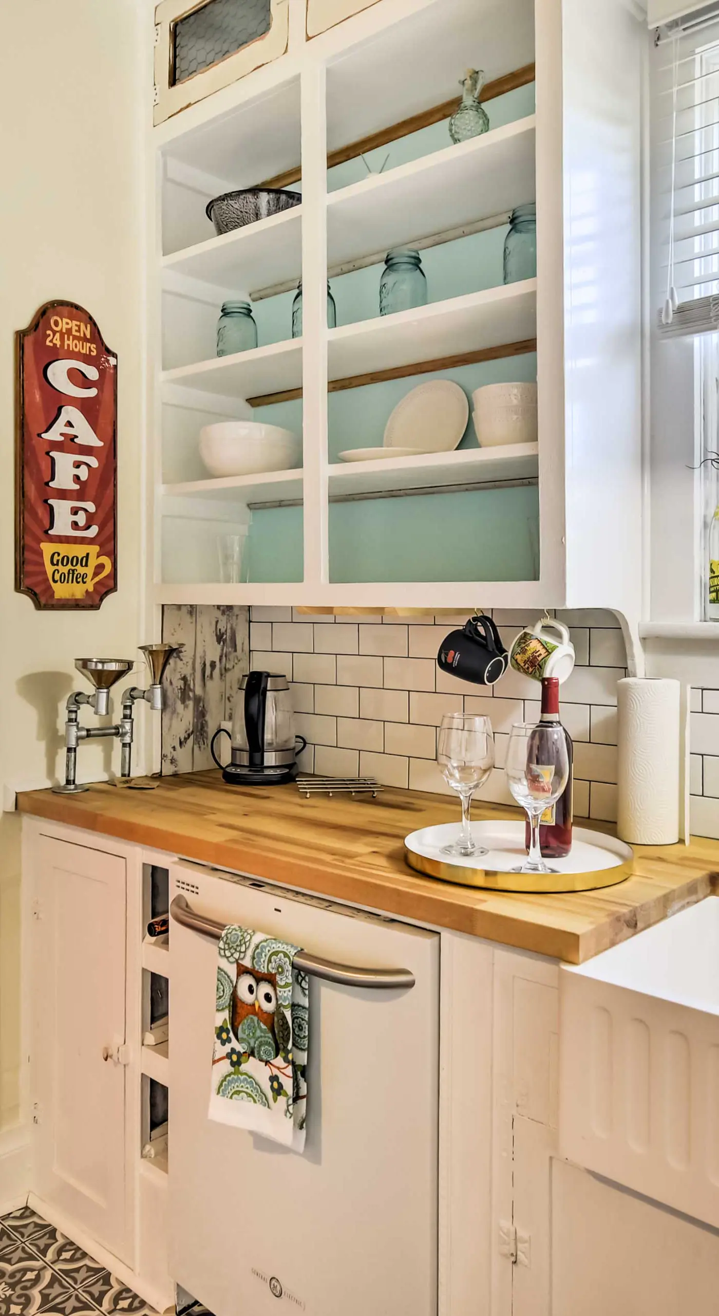 Walk to Dtwn Shops & Eats: Sturgeon Bay Retreat