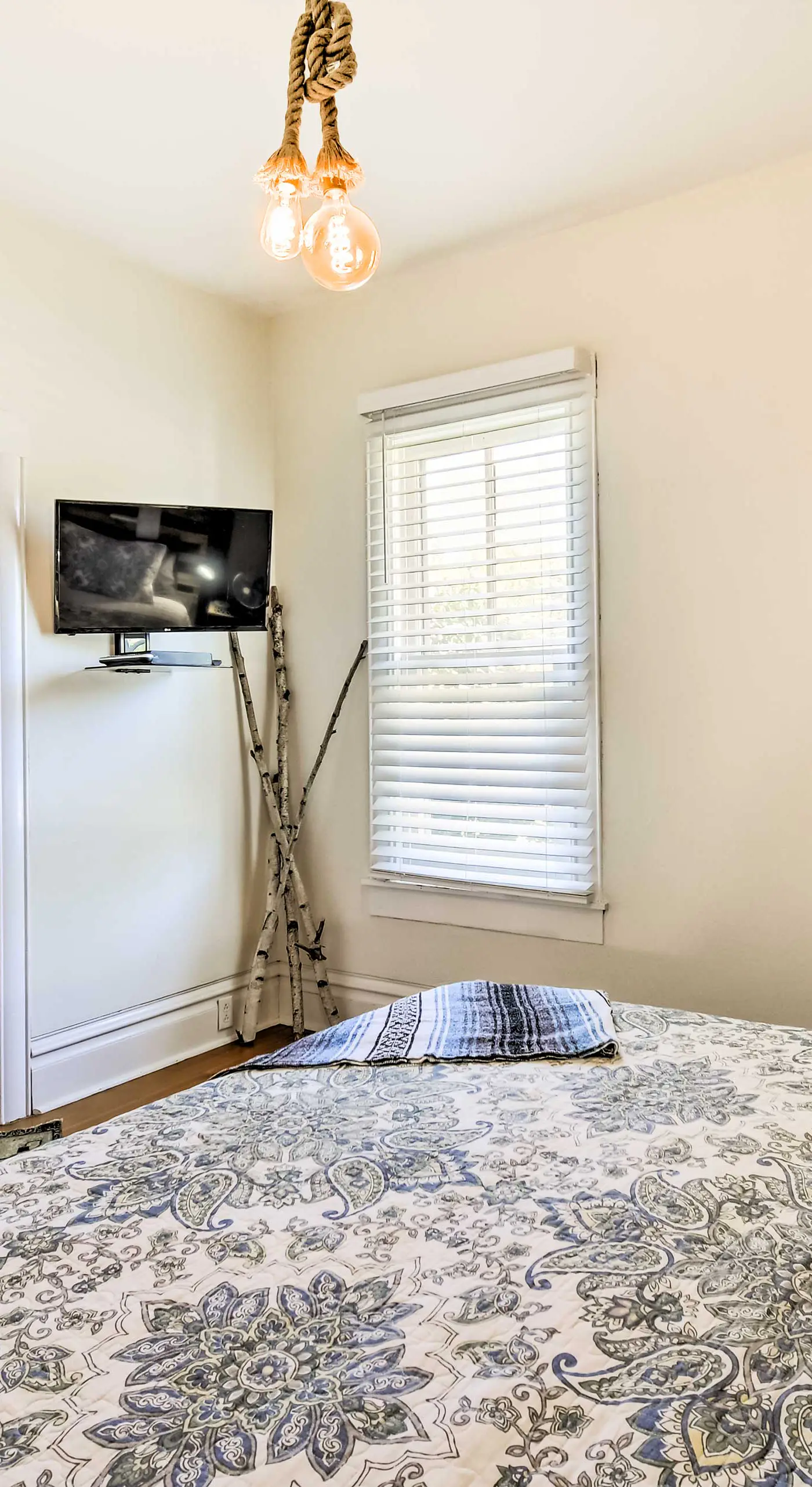 Walk to Dtwn Shops & Eats: Sturgeon Bay Retreat