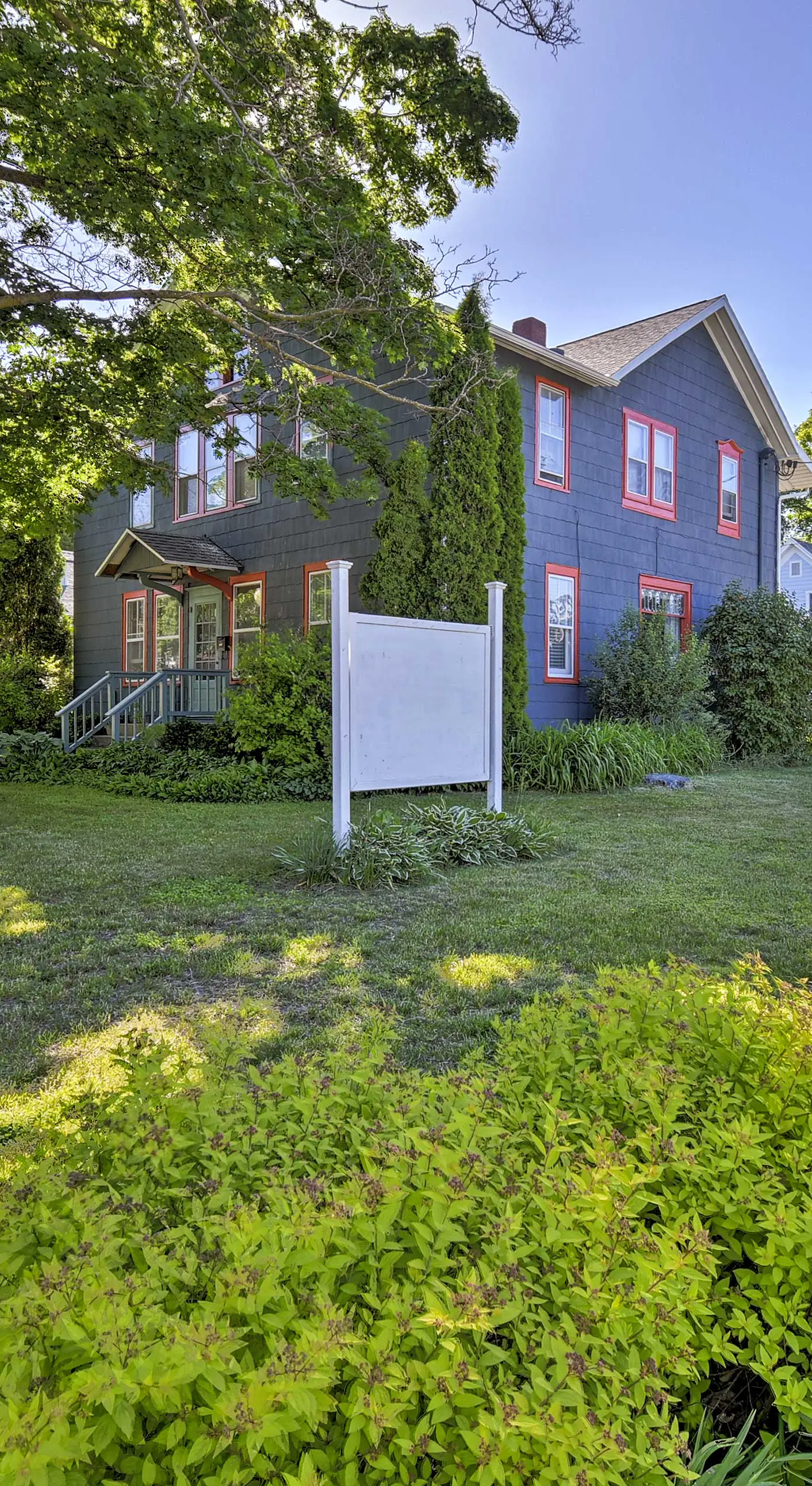 Walk to Dtwn Shops & Eats: Sturgeon Bay Retreat
