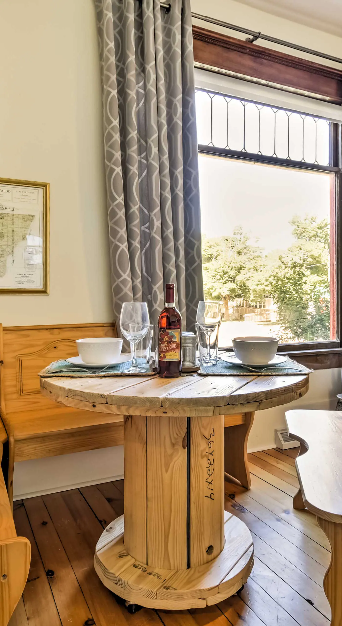 Walk to Dtwn Shops & Eats: Sturgeon Bay Retreat