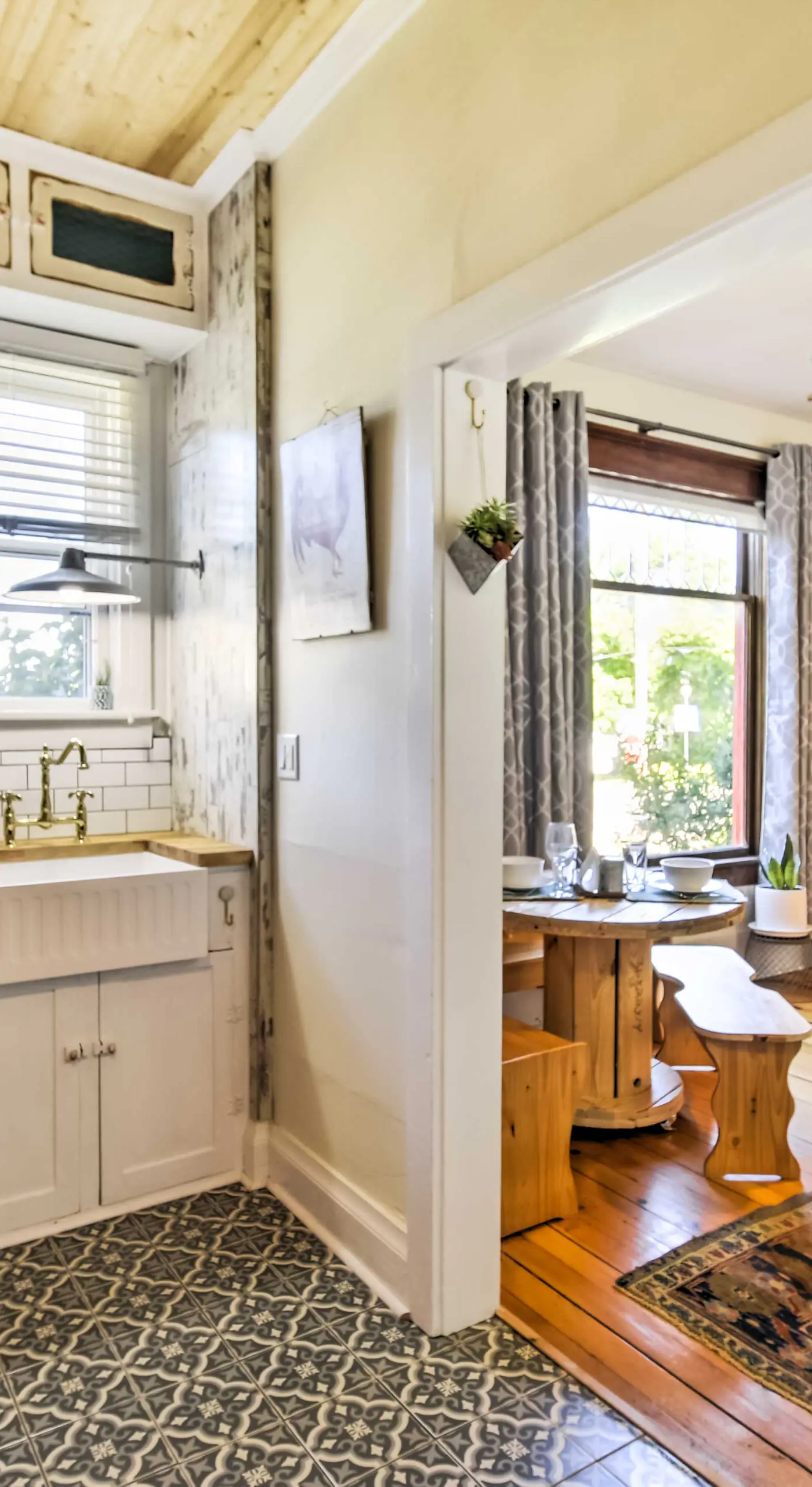 Walk to Dtwn Shops & Eats: Sturgeon Bay Retreat