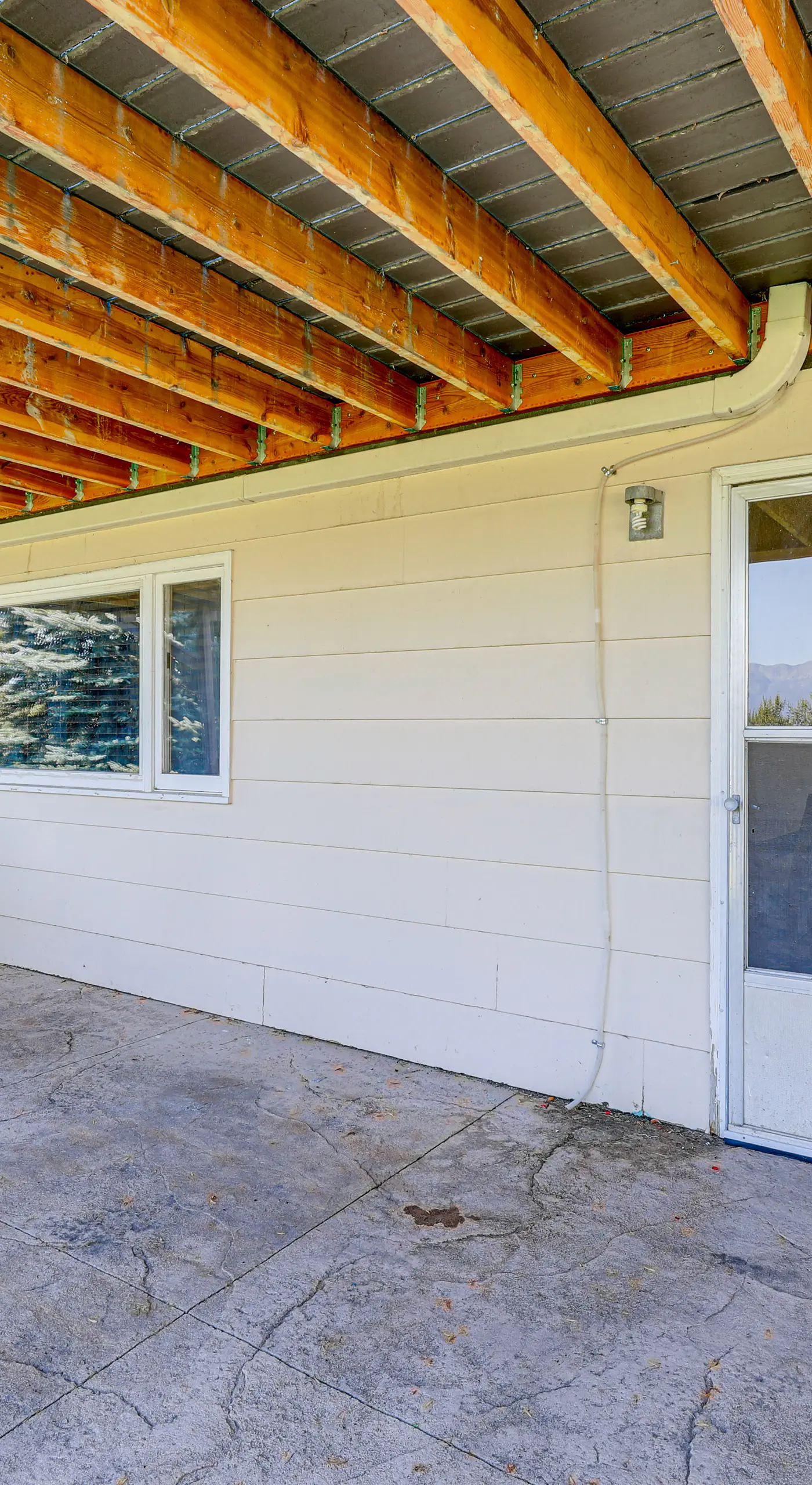 Hot Tub, Views & Private Dock: Polson Haven!