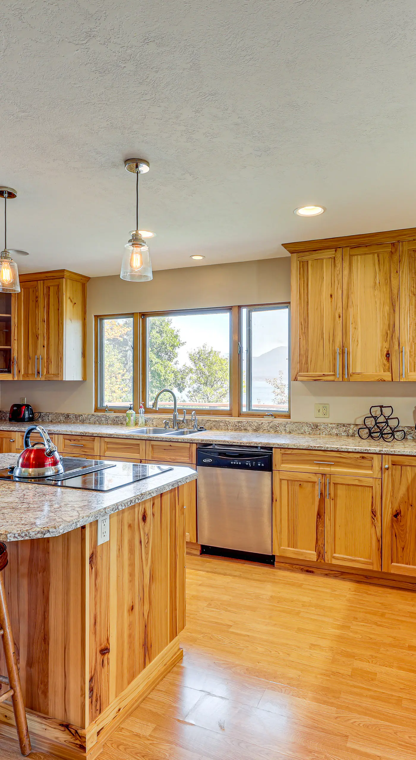 Hot Tub, Views & Private Dock: Polson Haven!