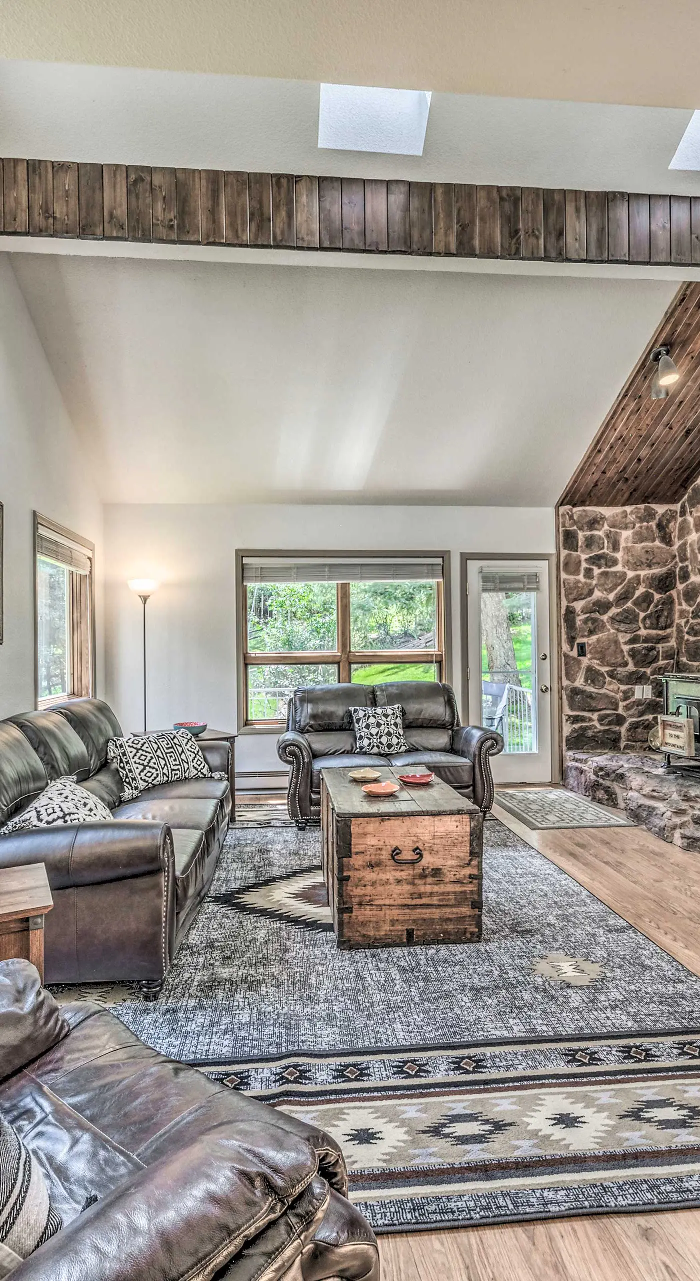 Cozy Cloudcroft Townhome ~ 1 Mi to Burro Ave!