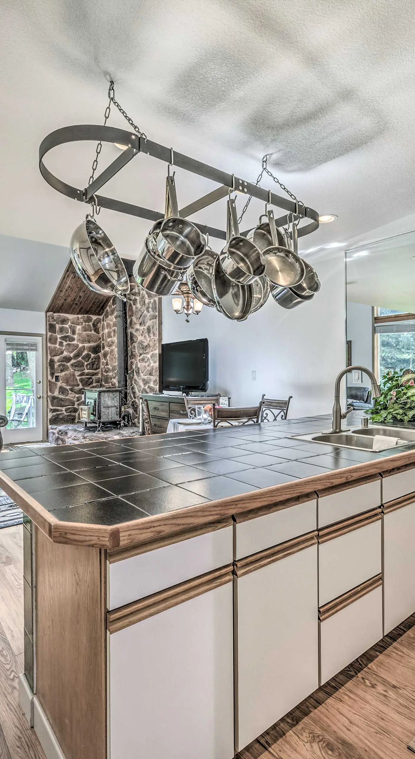 Cozy Cloudcroft Townhome ~ 1 Mi to Burro Ave!