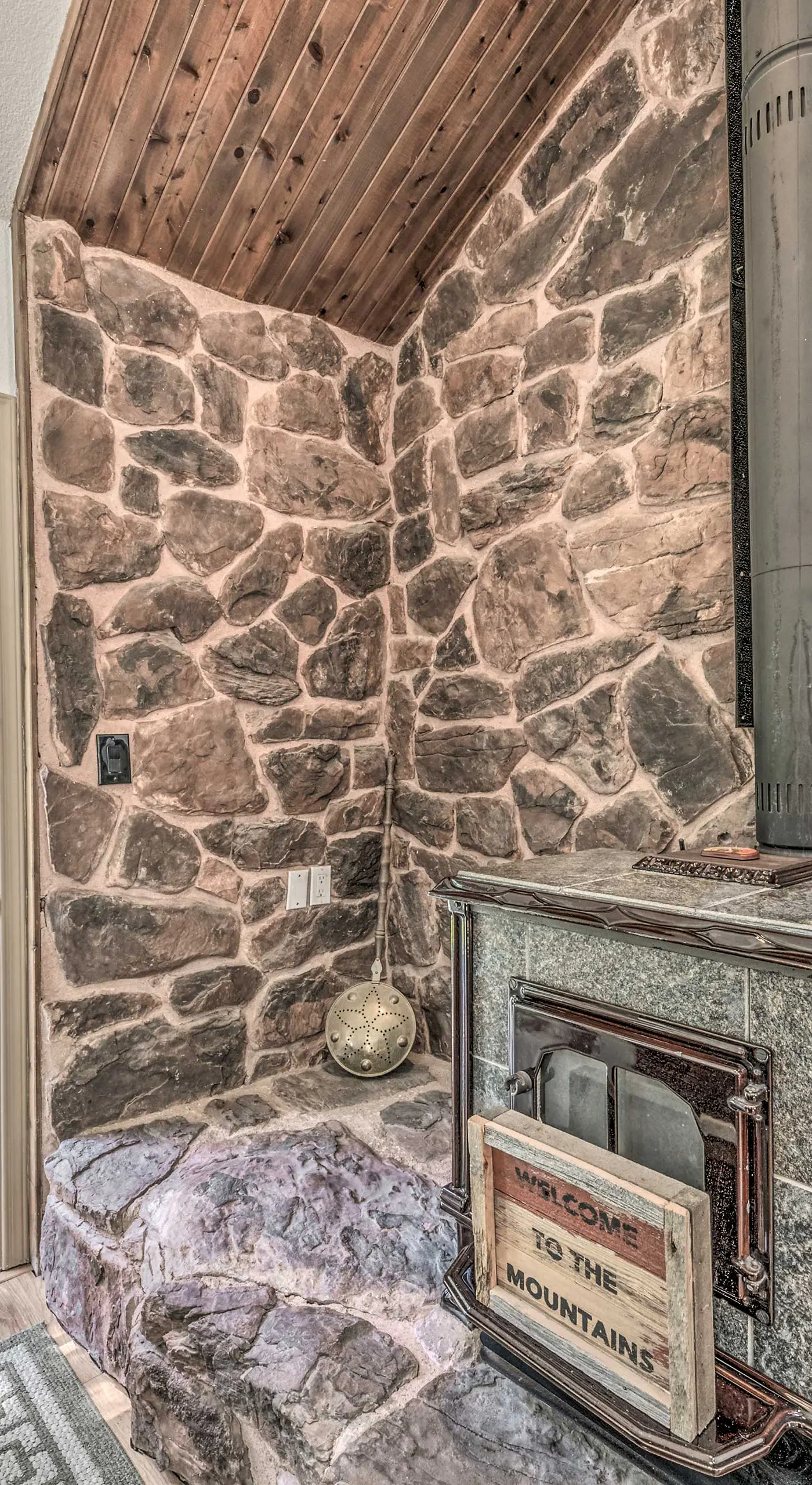 Cozy Cloudcroft Townhome ~ 1 Mi to Burro Ave!