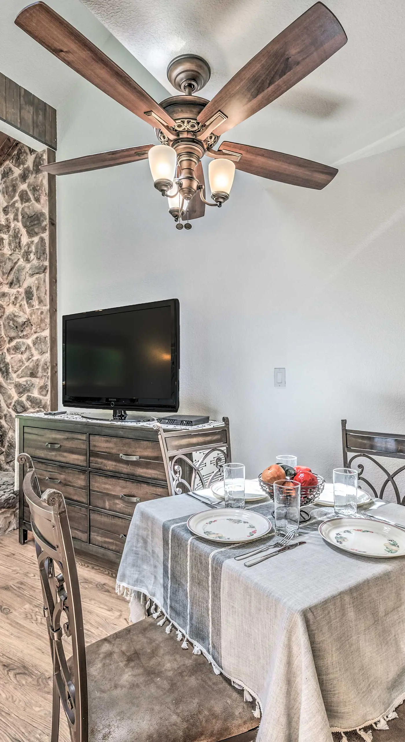 Cozy Cloudcroft Townhome ~ 1 Mi to Burro Ave!