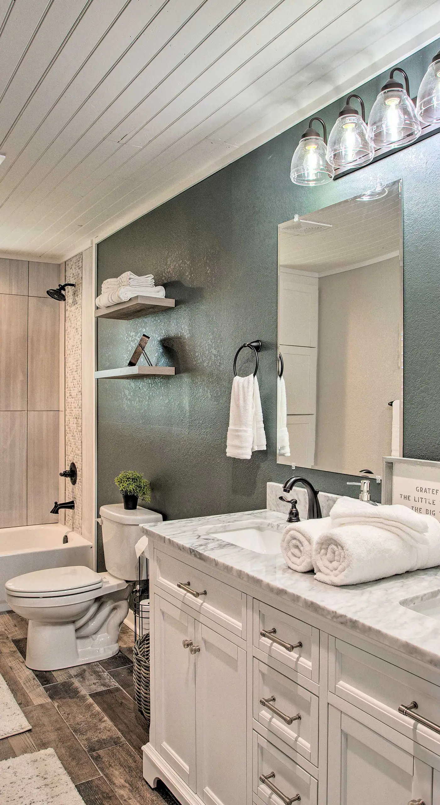 'The Copper Roost': Lake Texoma Escape w/ Hot Tub