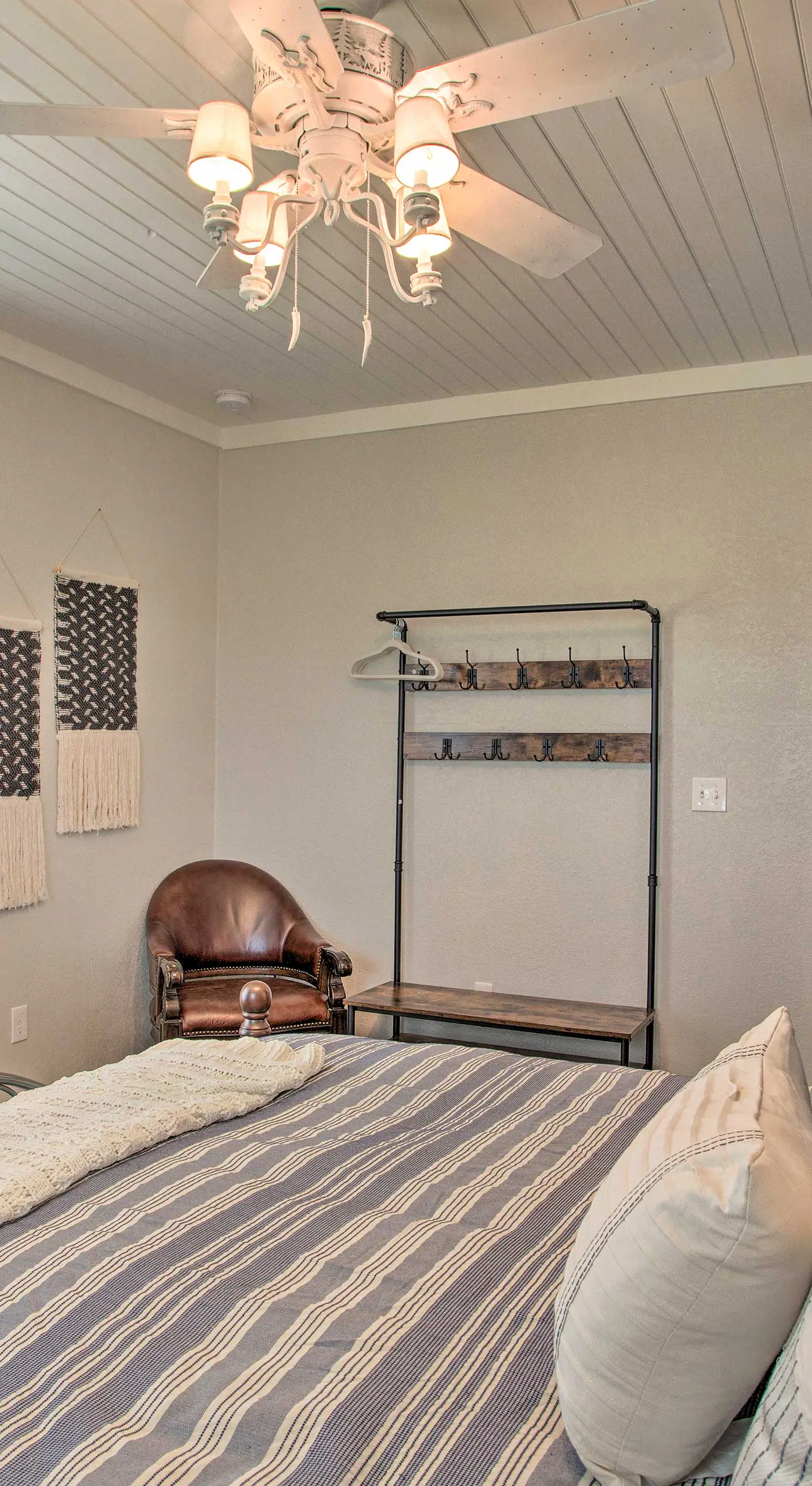 'The Copper Roost': Lake Texoma Escape w/ Hot Tub